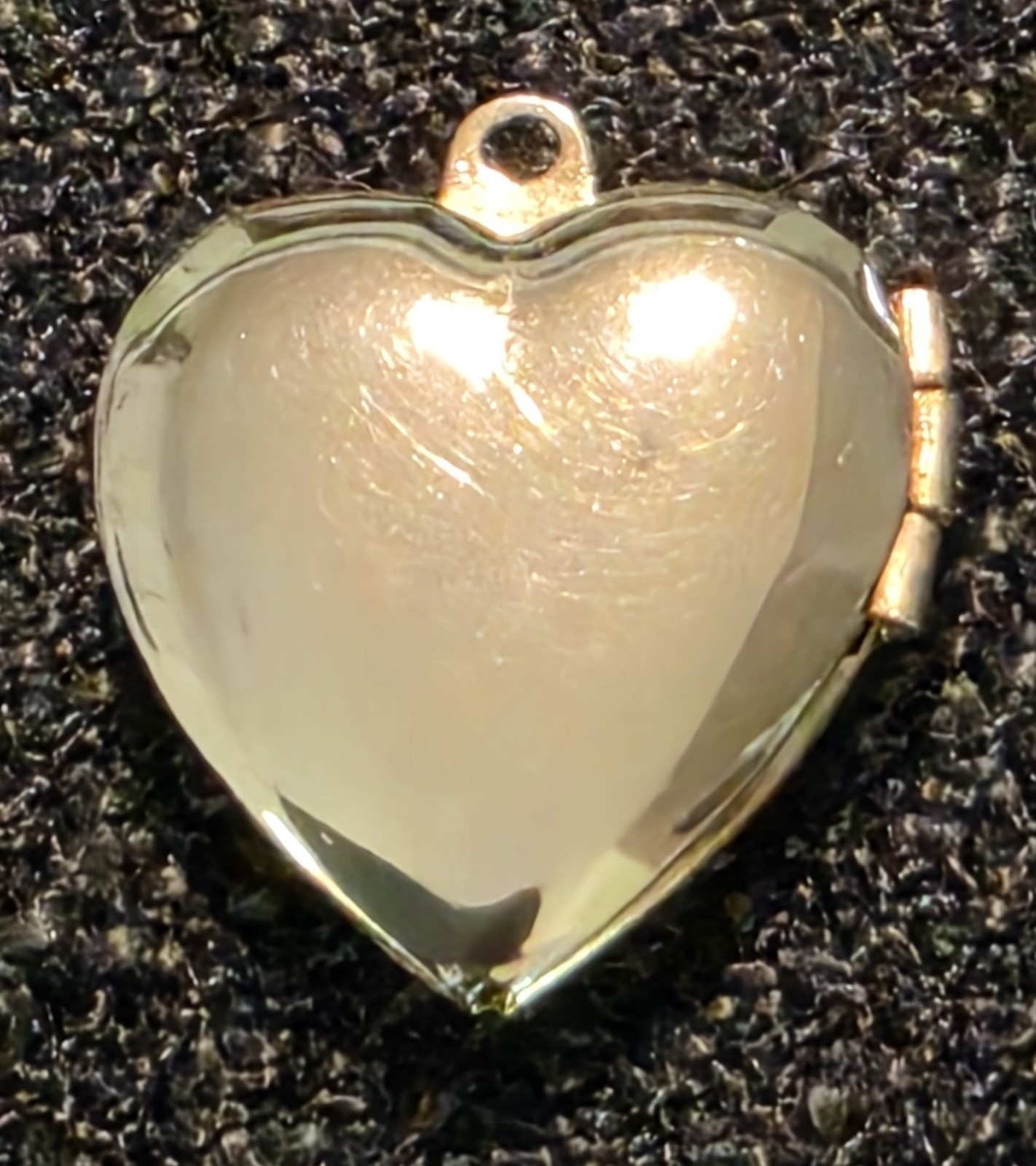 Vintage Gold Tone Heart Shaped Hinged Locket with Cutout Of A Dove