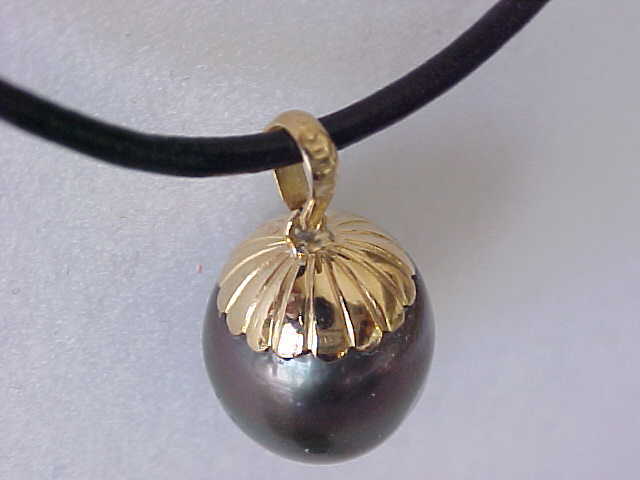 13.7MM X 16MM GENUINE BLACK SOUTH SEA TAHITIAN PEARL PENDANT 18K YELLOW GOLD