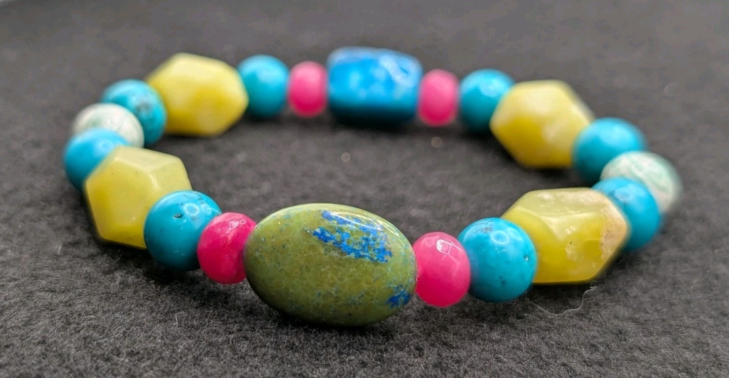 Women’s Whimsical Mixed Gemstone Beaded Stretch Bracelet (17cm) S/M Wrist 💙🩷💚
