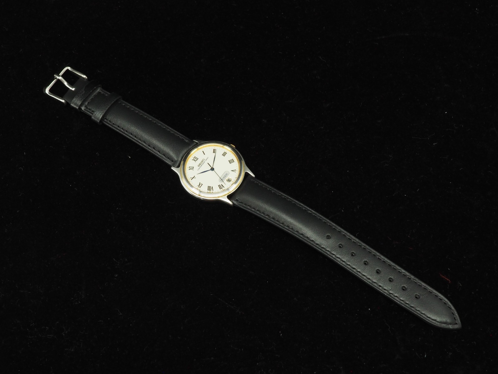 Vintage N MINT Seiko Contemporary Basic 5H23-6B90 Roman Qz 33mm Mens Watch JAPAN
