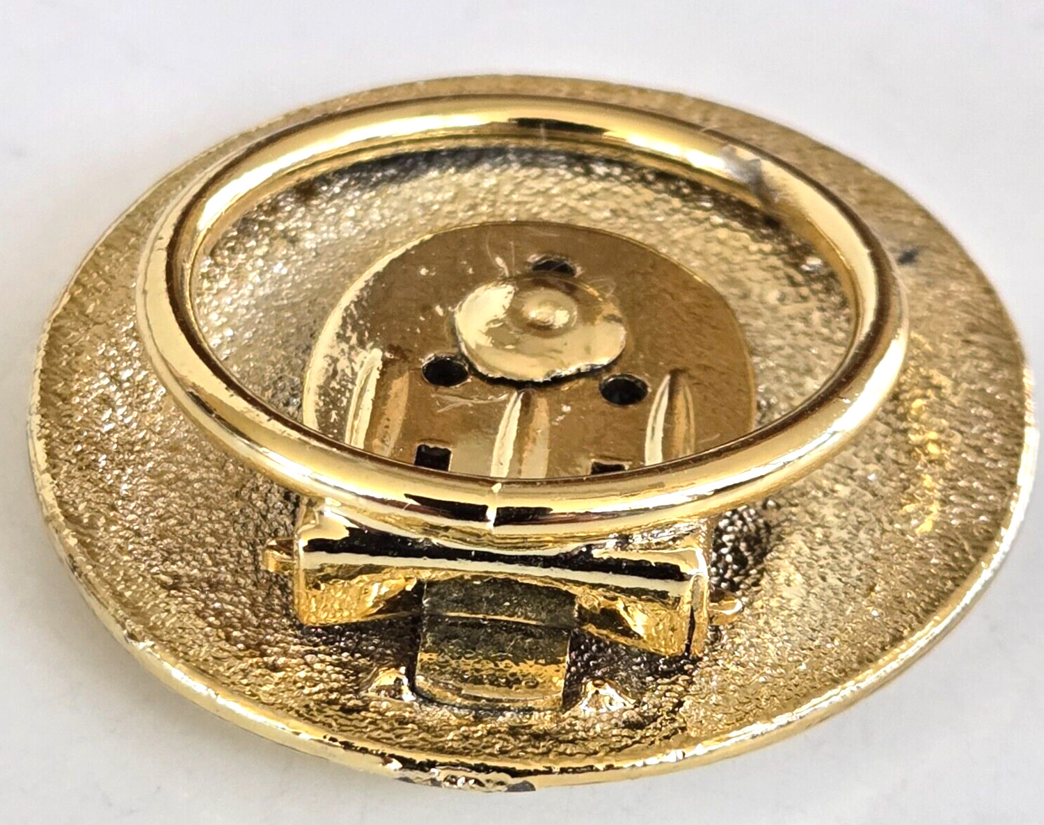 Vintage Lion Face Round Gold Tone Scarf Clip 1-3/8″
