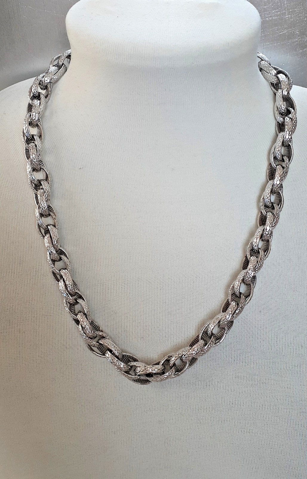 VTG Signed Monet Chunky Silver Tone Oval MultiLink Crisscross Necklace 20 inch