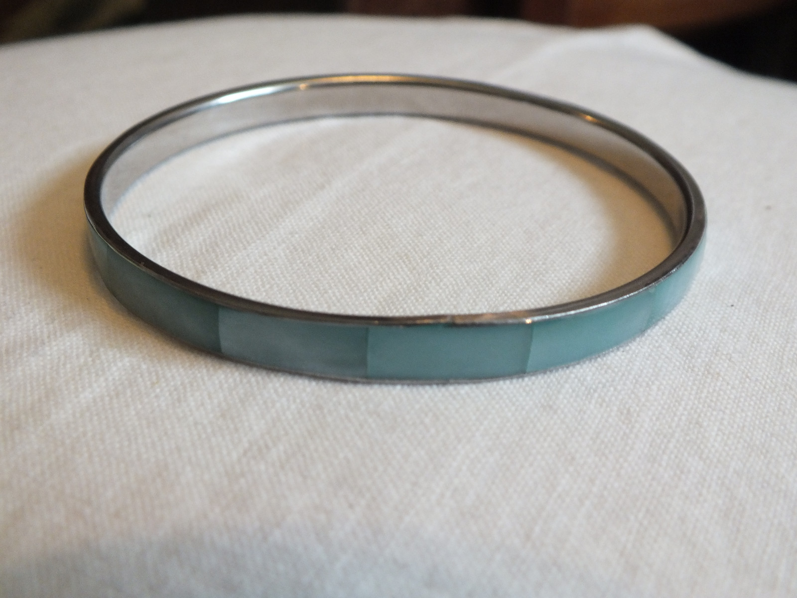 Beautiful Bangle Bracelet Silver Tone Turquoise Insets 1/4 Inch Wide CUTE