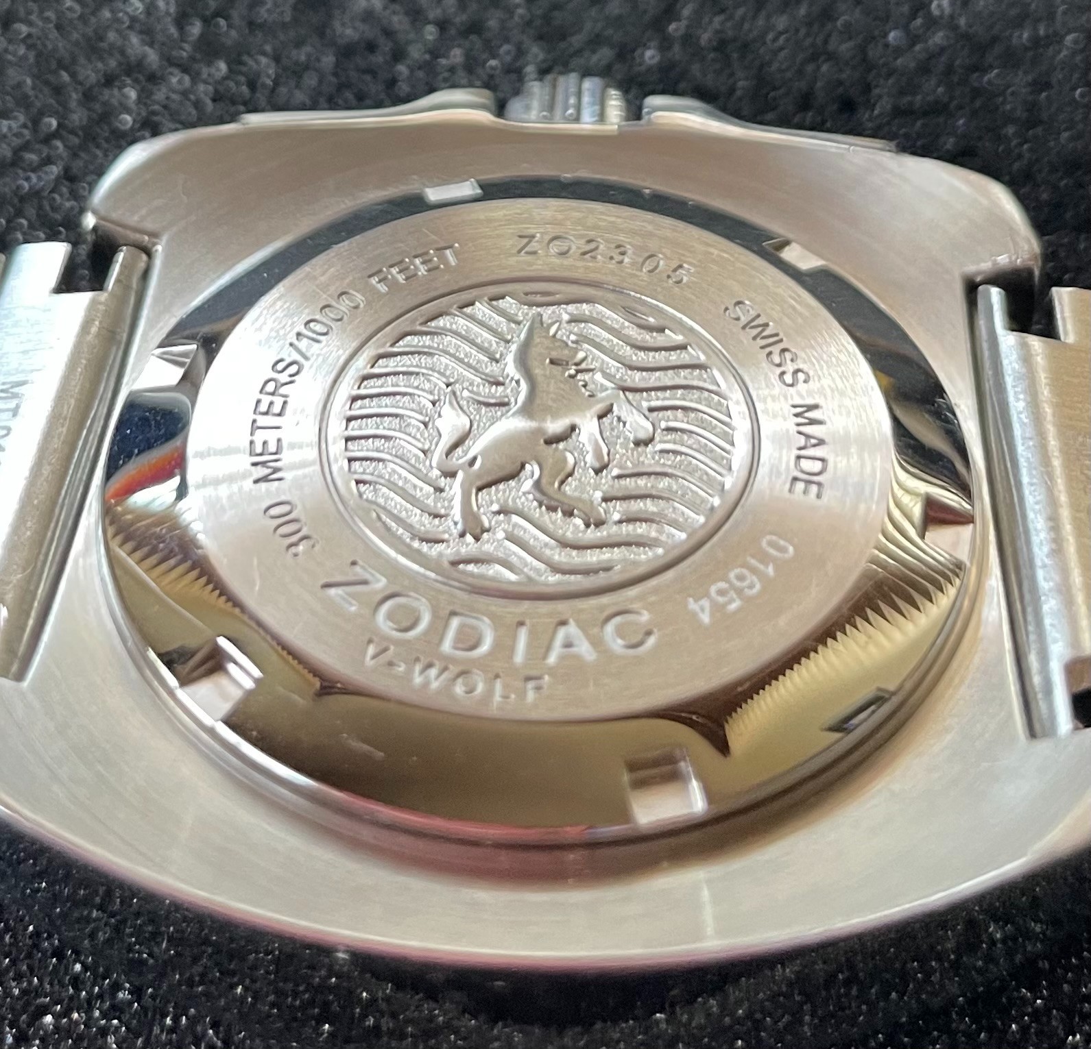 ZODIAC V-Wolf Dive Watch, ZO2305 W/ Strap, After-Mkt Bracelet, Plz see descript!
