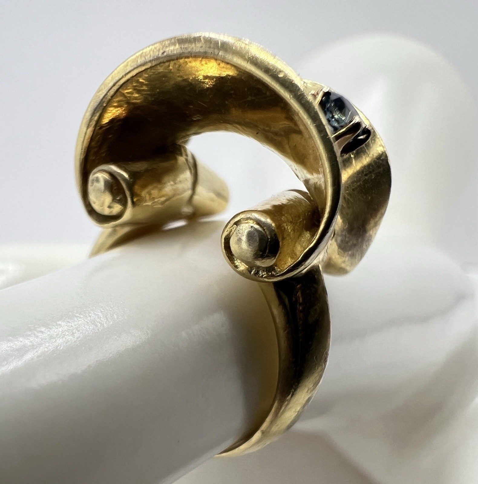 Unusual 18K Solid Yellow Gold Custom Designed Diamond & Sapphire Ring 10.7 Grams