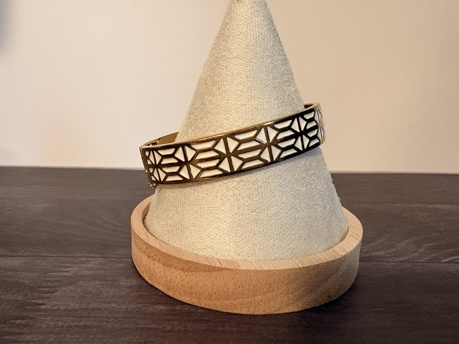 Stella & Dot Breezeblock Enamel Bangle & Gold Tone Buckle Bracelet Stack Set