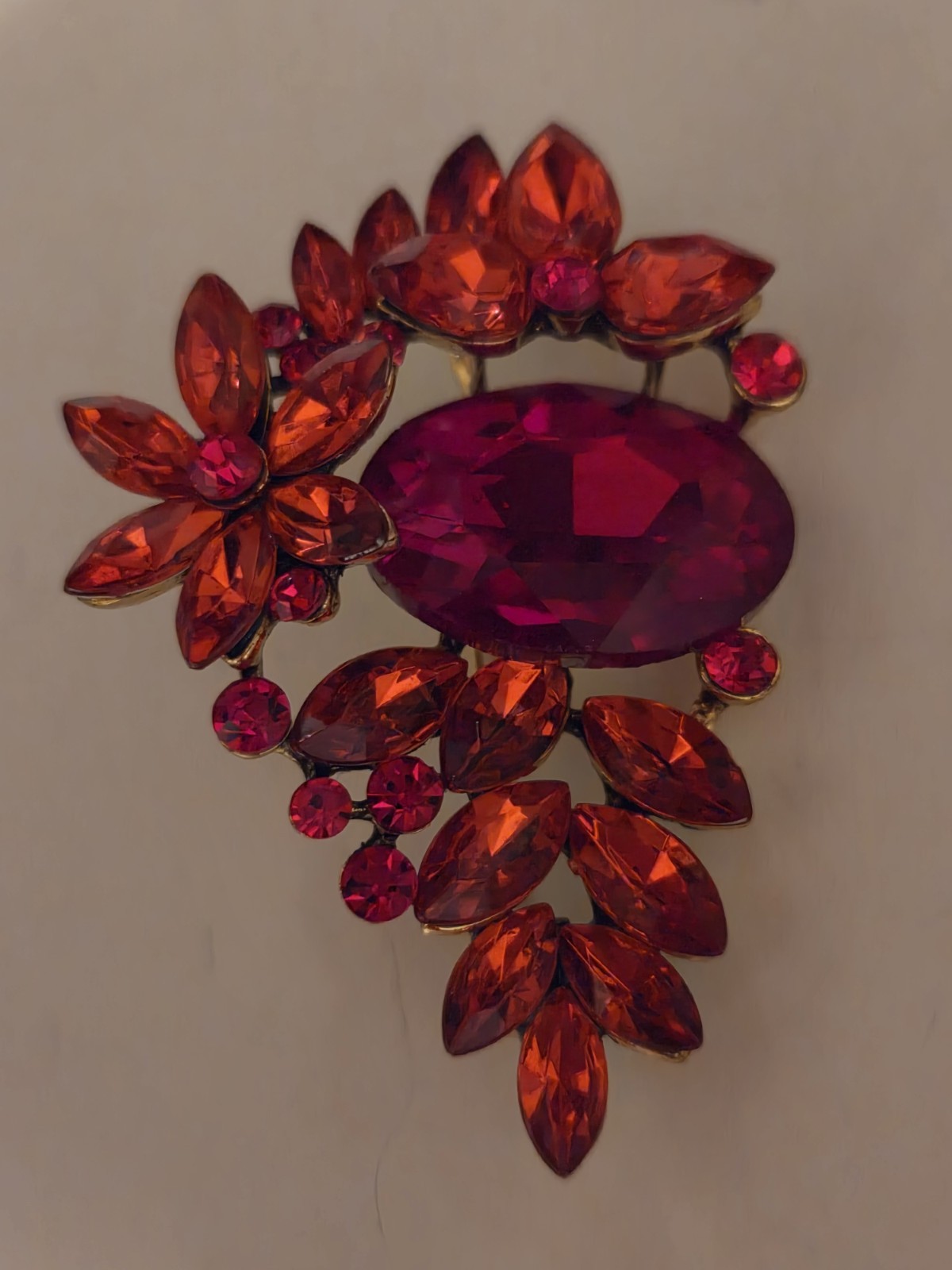 Absolutely Stunning Red Rhinestone Flower Floral All Occasions Brooch P2-160-3