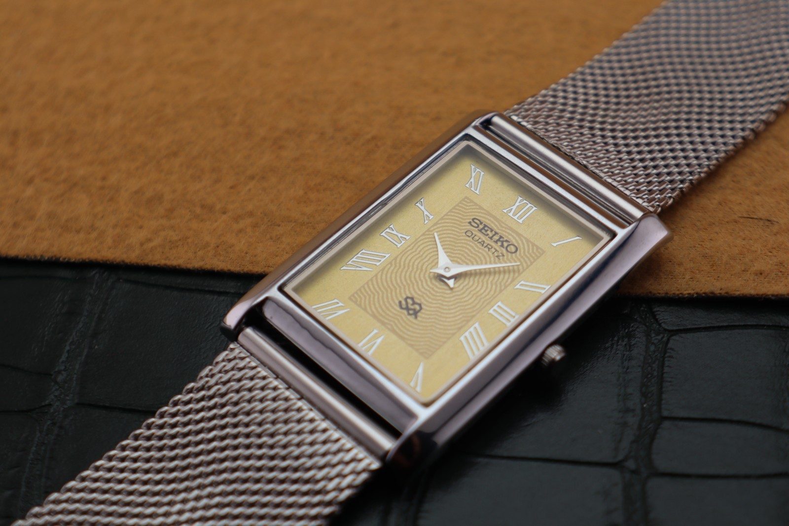 Vintage Seiko Slim Quartz Men’s Wrist Watch Yellow Dial with Silver Mesh Band