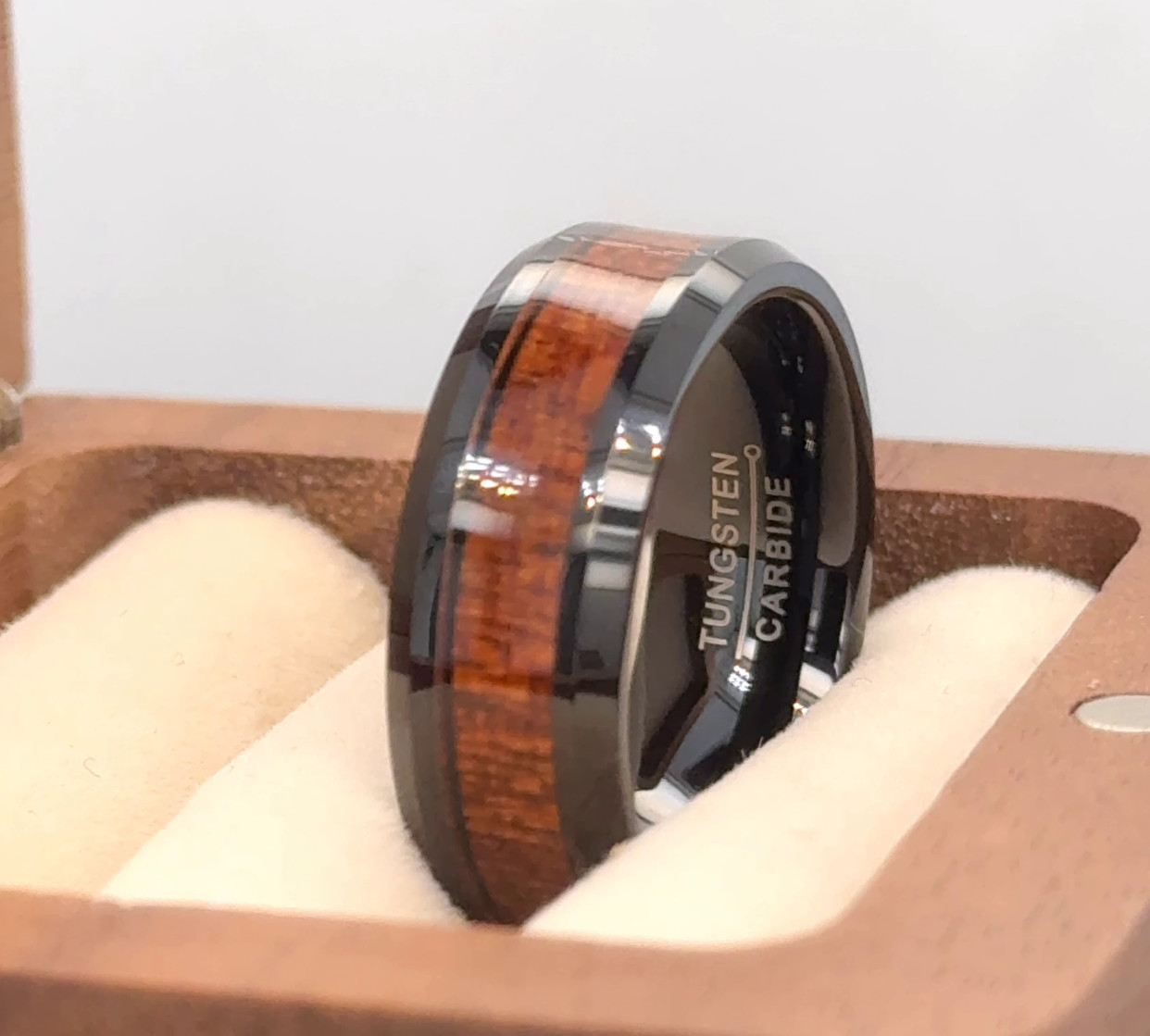 Stylish Black Tungsten Gift Ring with Brown Wood Inlay – Sleek Women’s Band