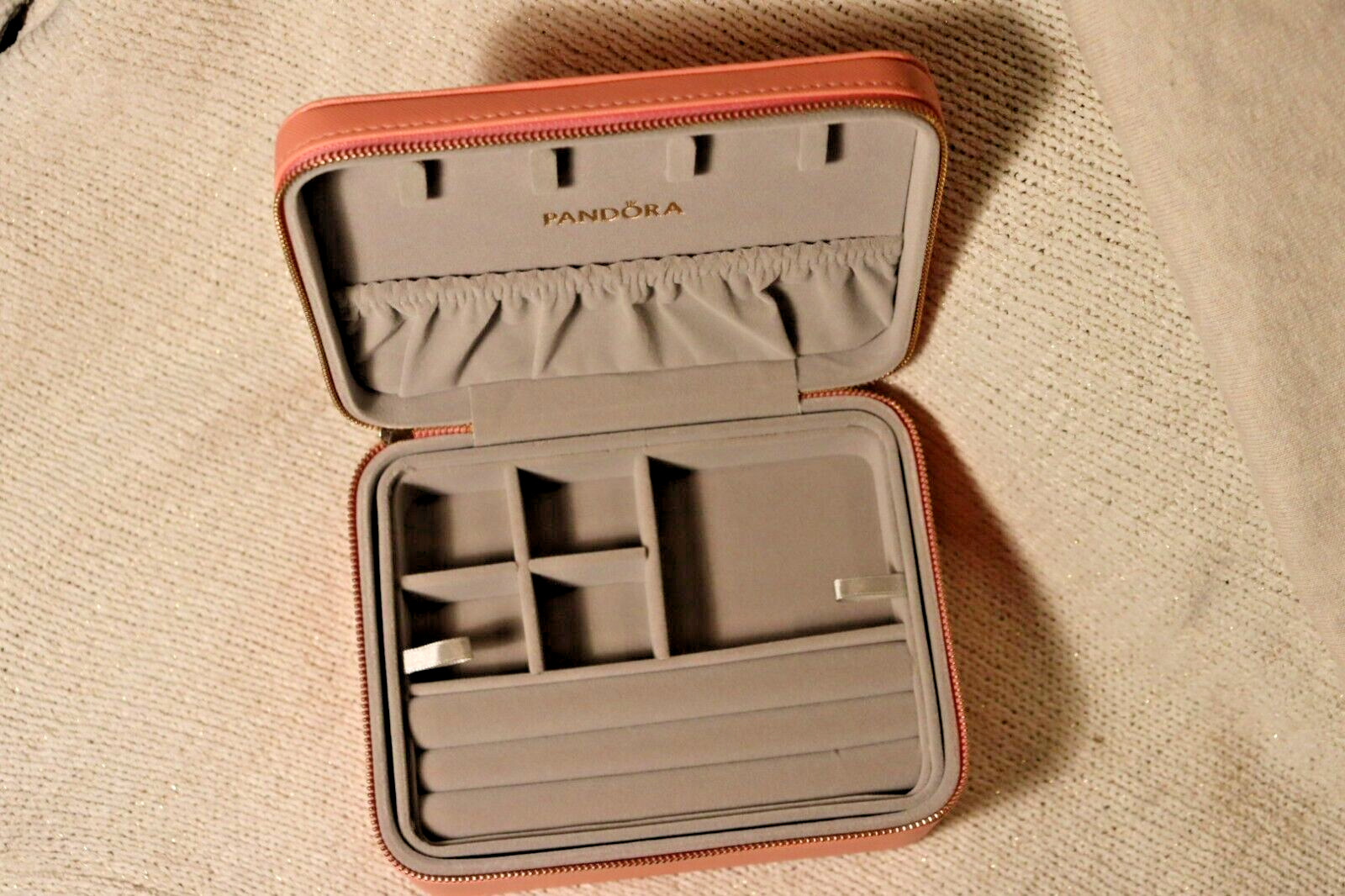 Pandora pink zippered jewelry travel case box organizer