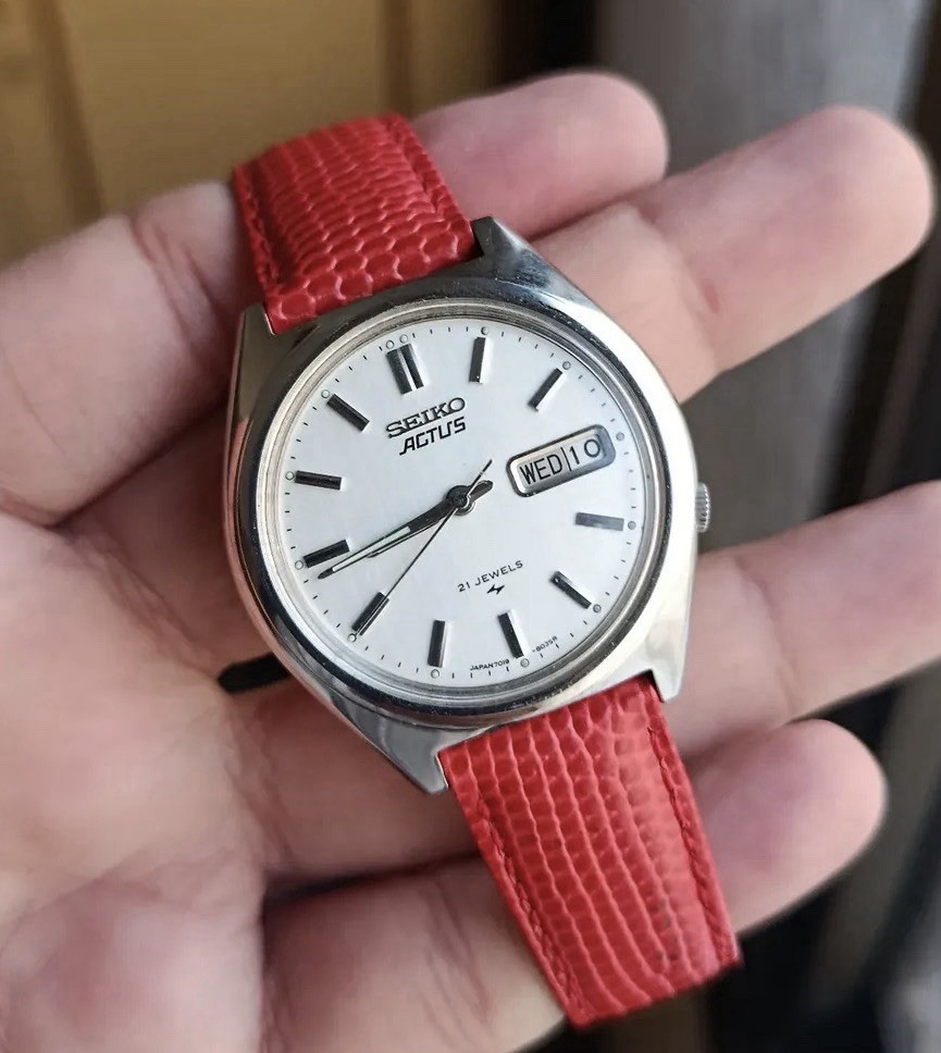 Vintage Seiko ACTUS 7019-5010 21 Jewels Men Silver Sunburst Dial Automatic 1977