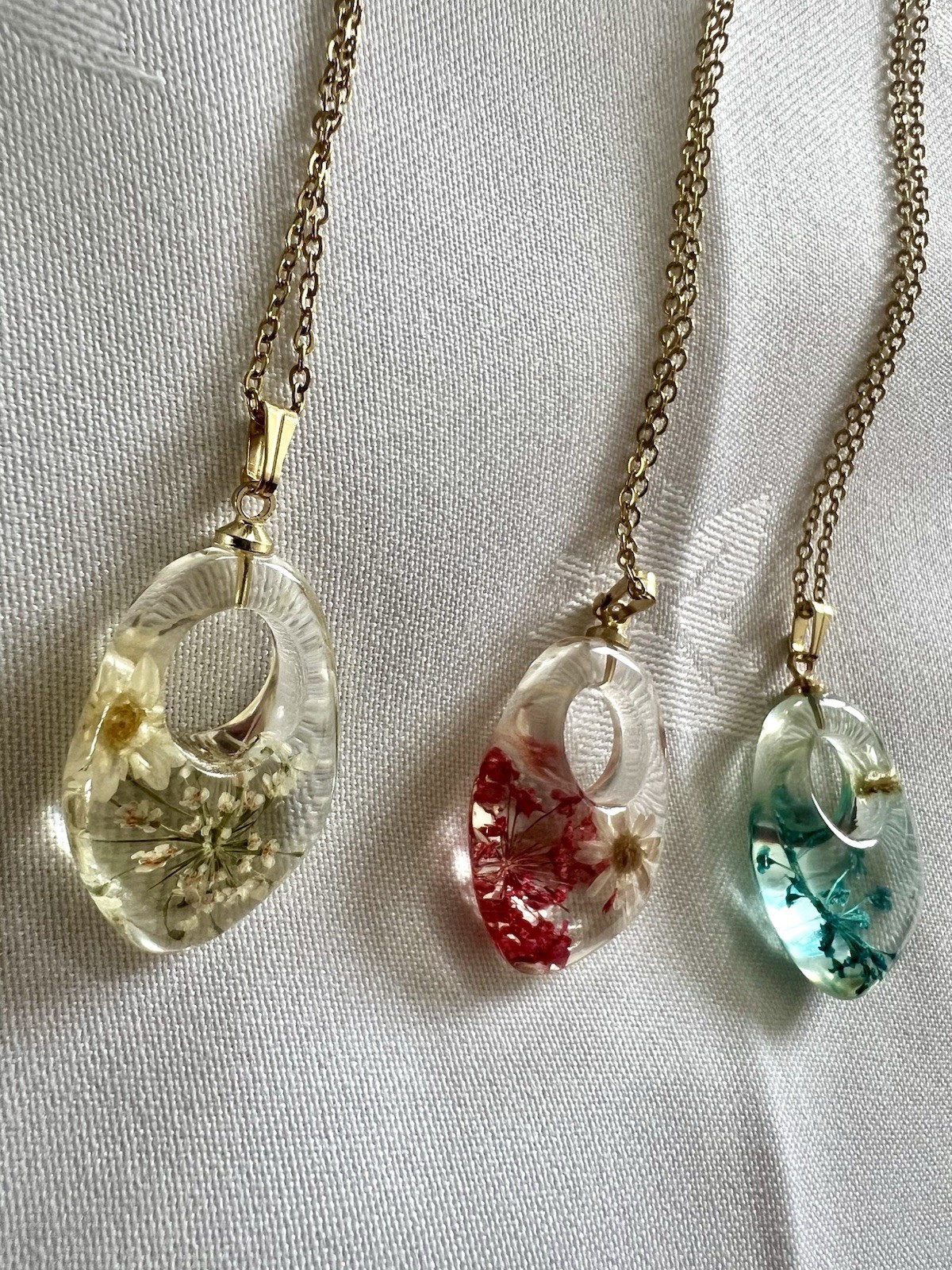 1 Handmade flower Resin Pendant With Silver /Gold Plated Chain – Summer Fashion