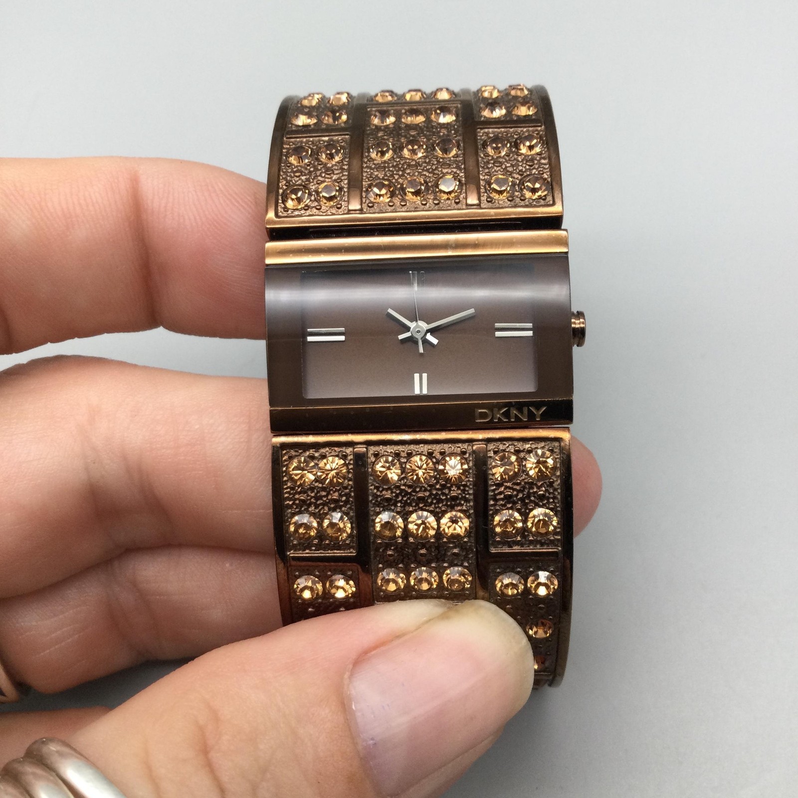 DKNY NY-3885 Womens Watch 28mm Brown Dial Crystals Bangle New Battery 7″