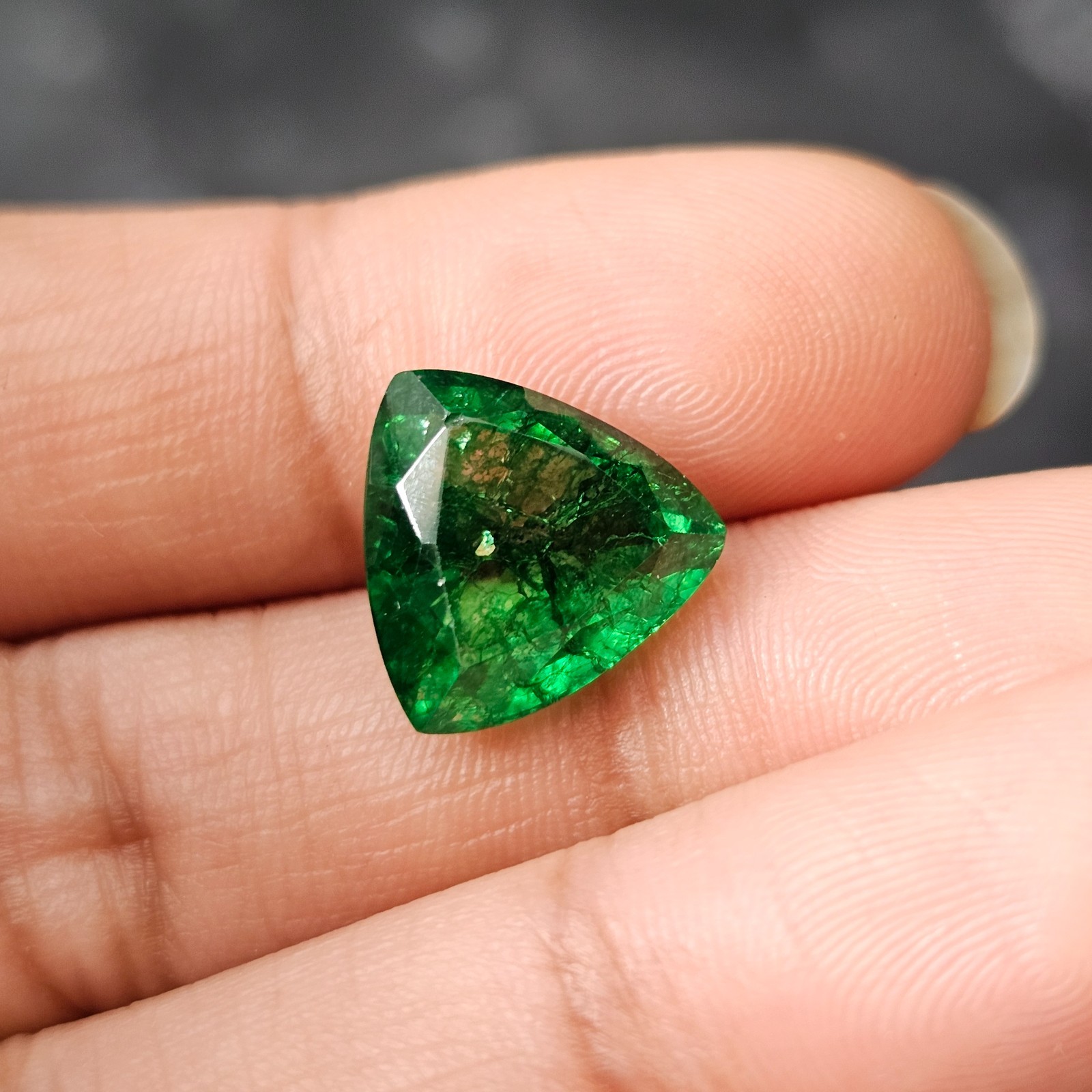 2 pcs AAA Lab Grown Emerald Trillion Cut Gemstone for Jewelry Making