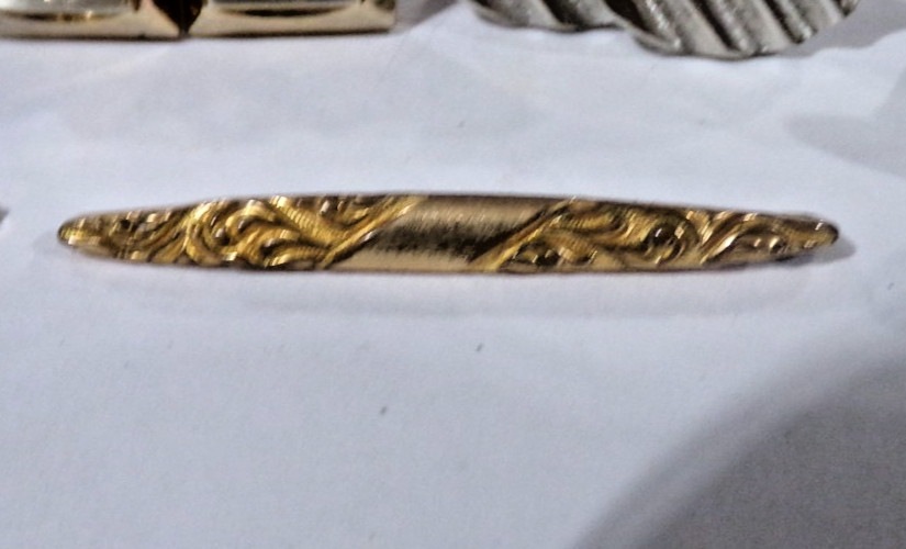 Mixed lot of Vintage CUFFLINKS, TIE BARS/CLASPS, PINS as pictured UNBRANDED