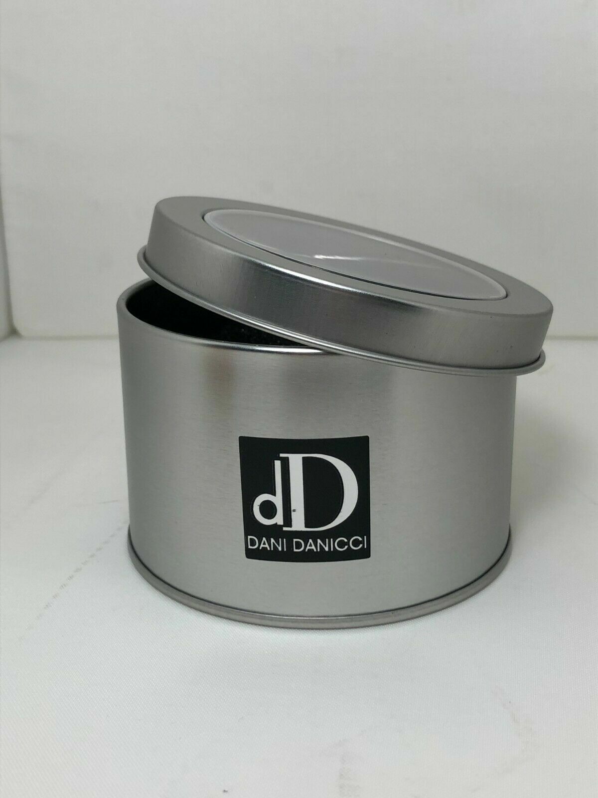 Reloj suizo para mujer Dani Danicci en acero inoxidable nuevo