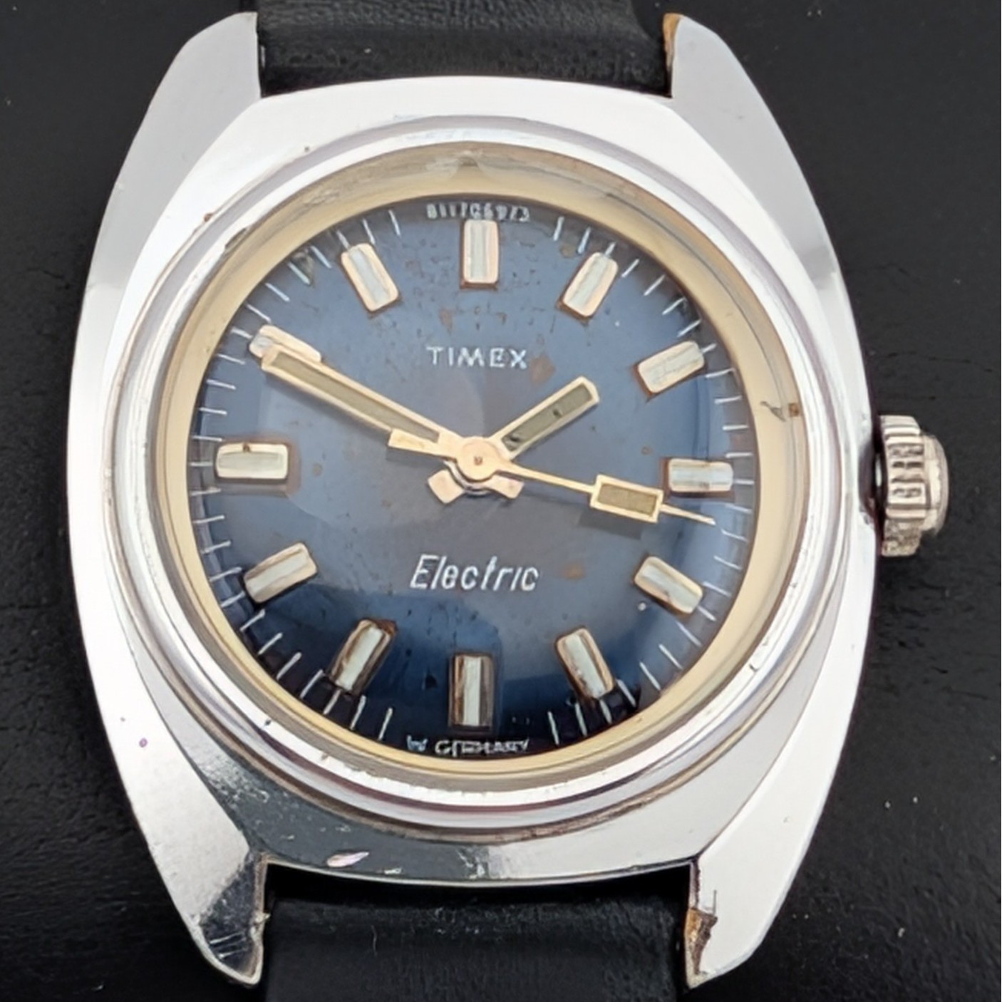 Vintage Timex Electric Navy Blue Cushion Case Quartz Watch 25mm Running