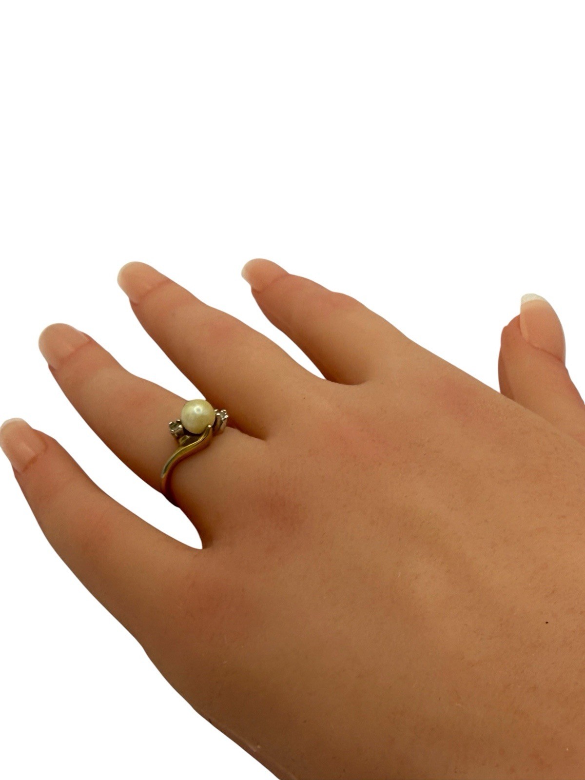 Gold Tone Metal Band Ring Round White Pearl Prong Set 1 Gem Ring Size 5