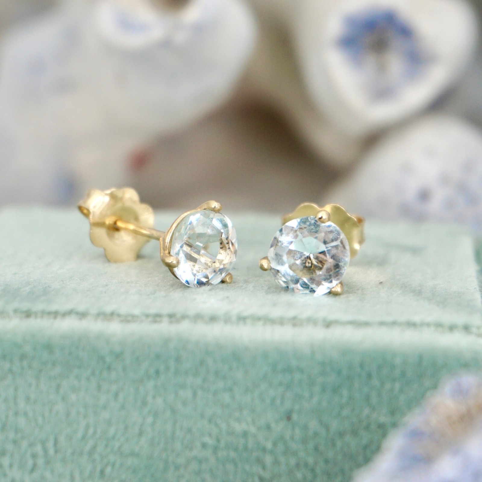14k Solid Yellow Gold Natural Martini-Set Aquamarine 3-Prong Stud Earrings Pair