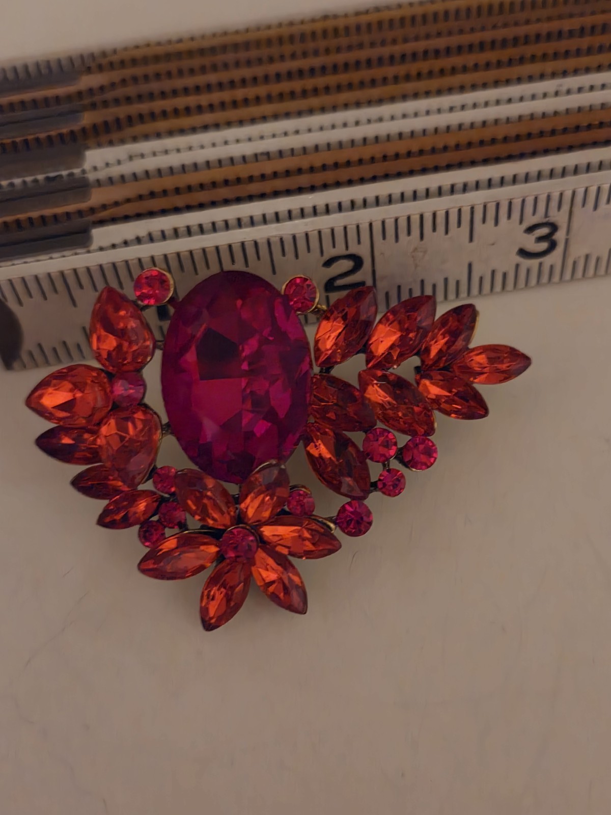Absolutely Stunning Red Rhinestone Flower Floral All Occasions Brooch P2-160-3