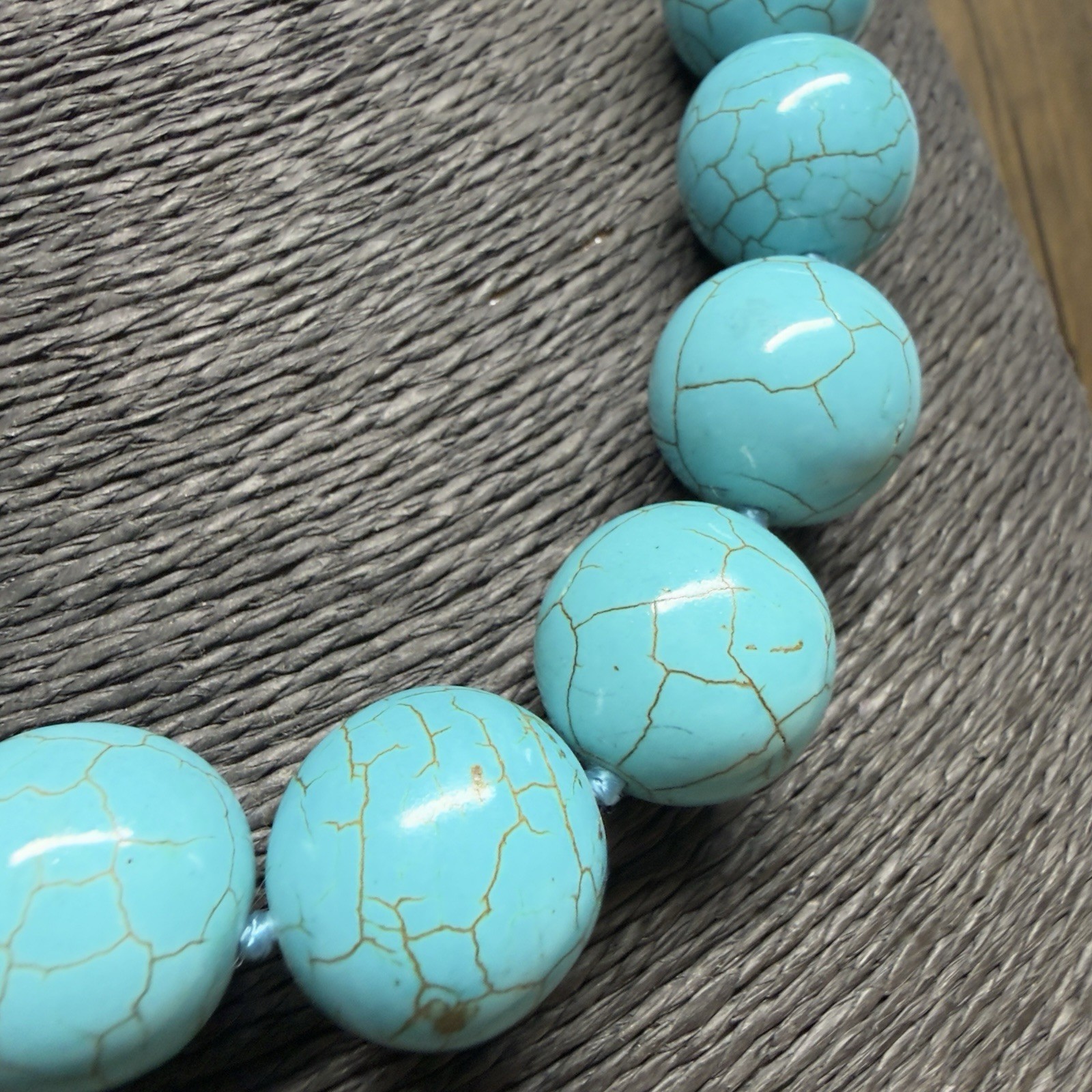 RETRO Chunky Beaded Turquoise Colour Necklace Howlite 51cm/20″ Pretty Kitsch