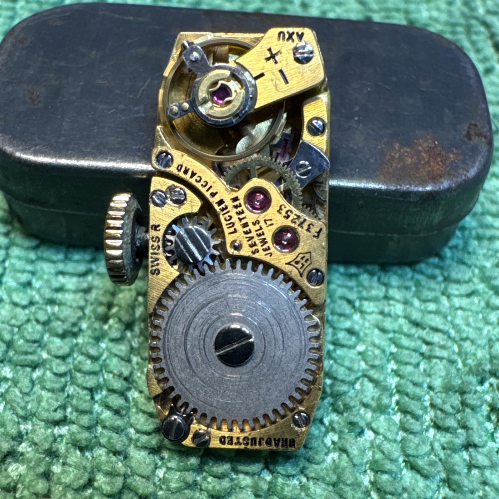 Vintage RUNNING Lucien Piccard movement 17 Jewels 9mm X 21mm