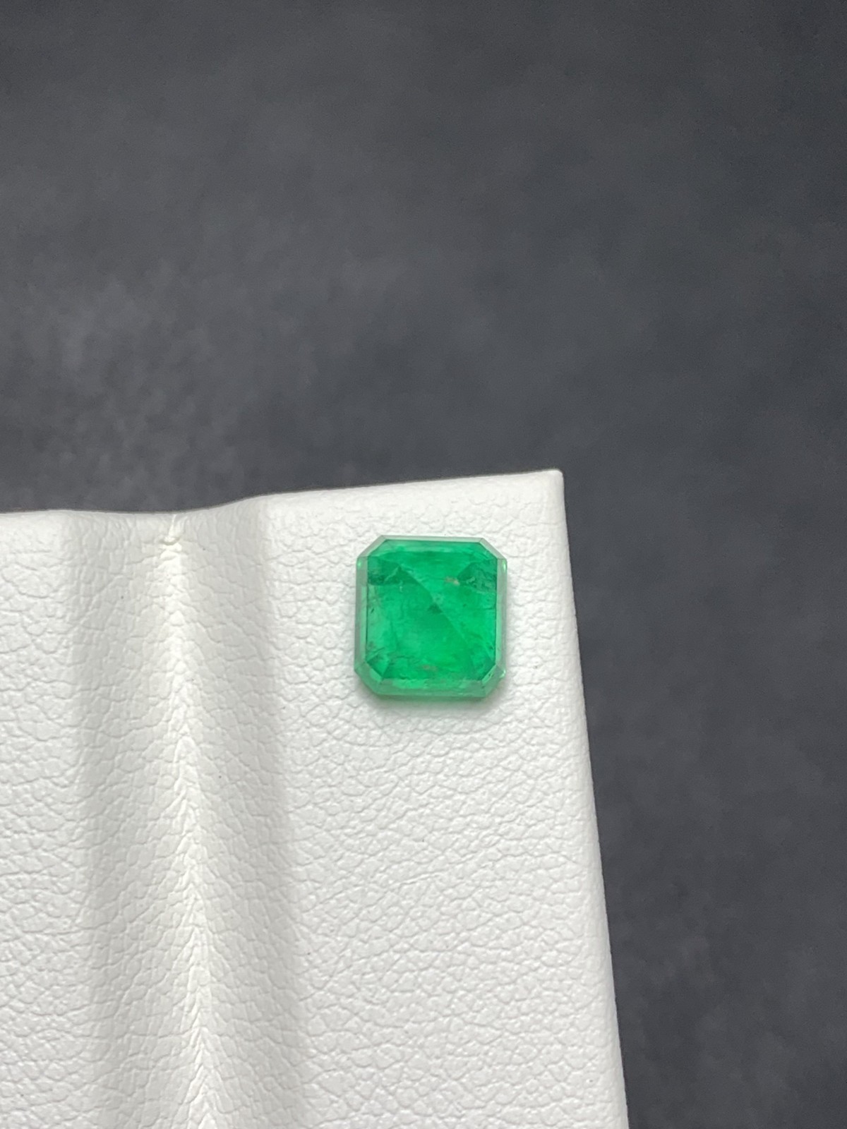 1.60 Ct Natural Swat Emerald – Vivid Green Loose Gemstone from Pakistan