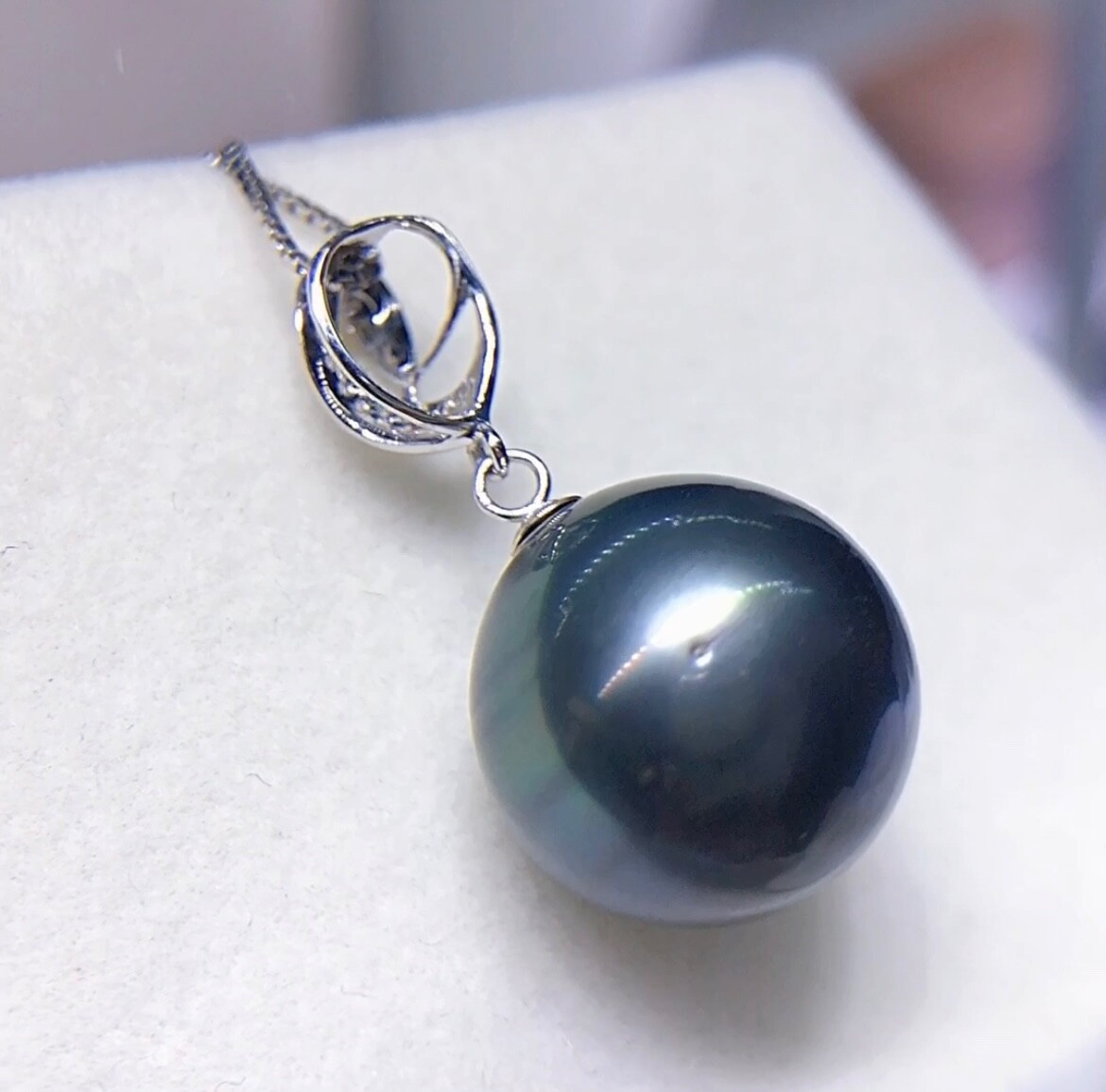 13.7mm Big Tahitian Green Pearl Pendant Intense Black Green Color 18k White Gold