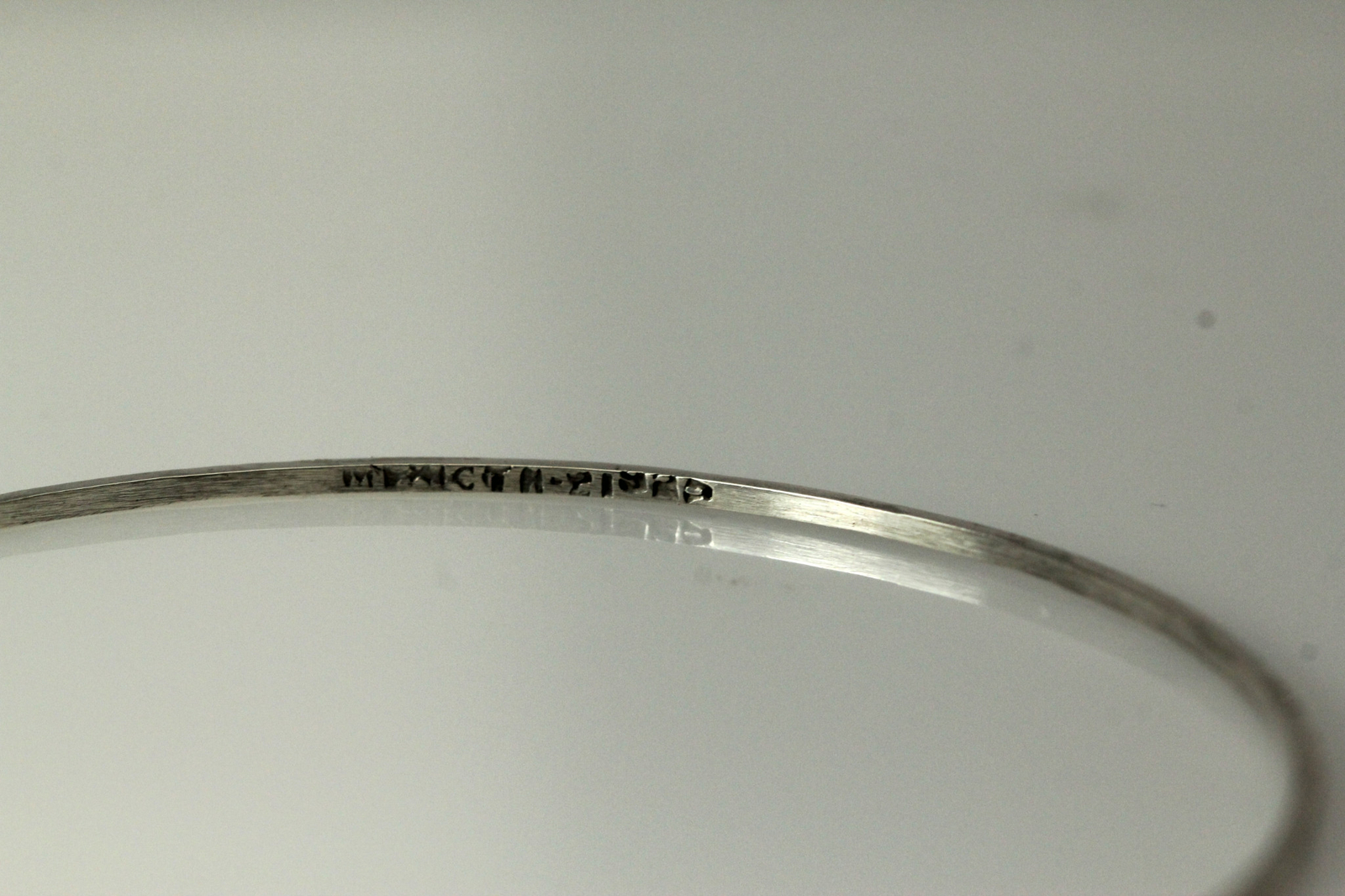 925 Sterling Silver 1.2mm Round Textured 7.75″ Bangle Bracelet 2.7grams (BR2977)