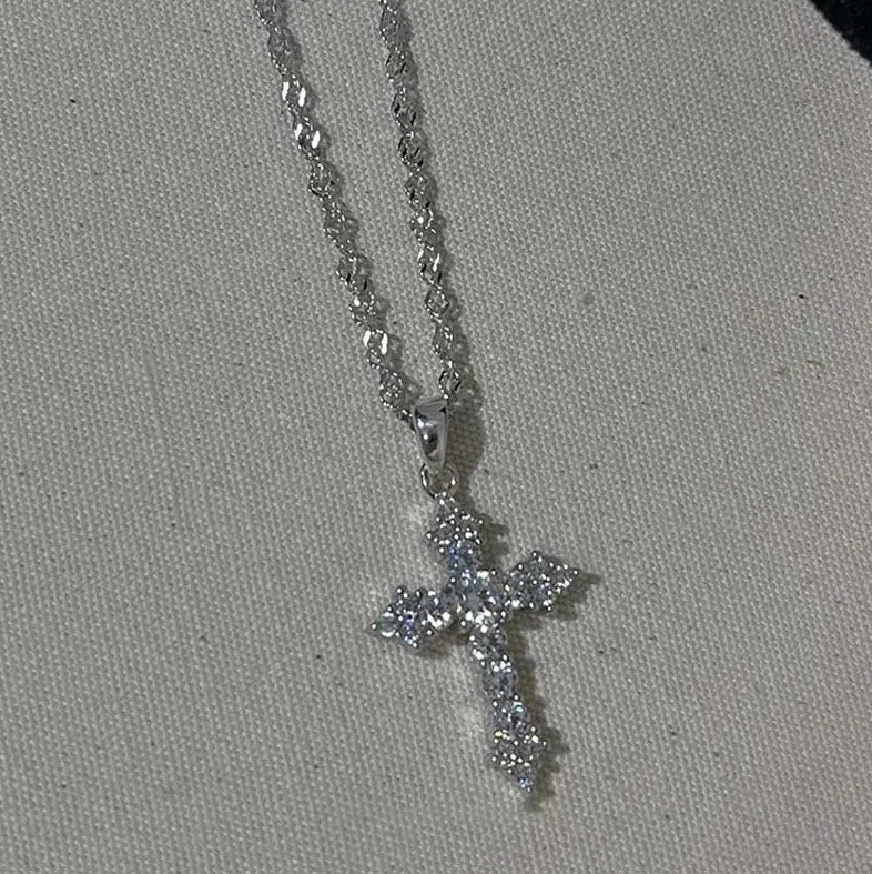 1pcs Crystal Zircon Cross Pendant Necklace – Elegant Silver Chain for Women