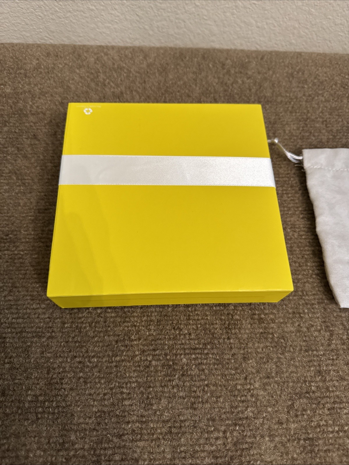Kendra Scott Large Yellow Gift Box w/ White Bow Empty Magnetic Closure 6.25″