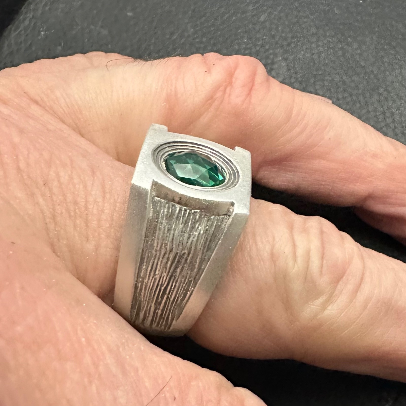 MJG STERLING SILVER GREEN LANTERN RING. 10mm ROSE CUT LAB GR.EMERALD. 26GR. 11.5