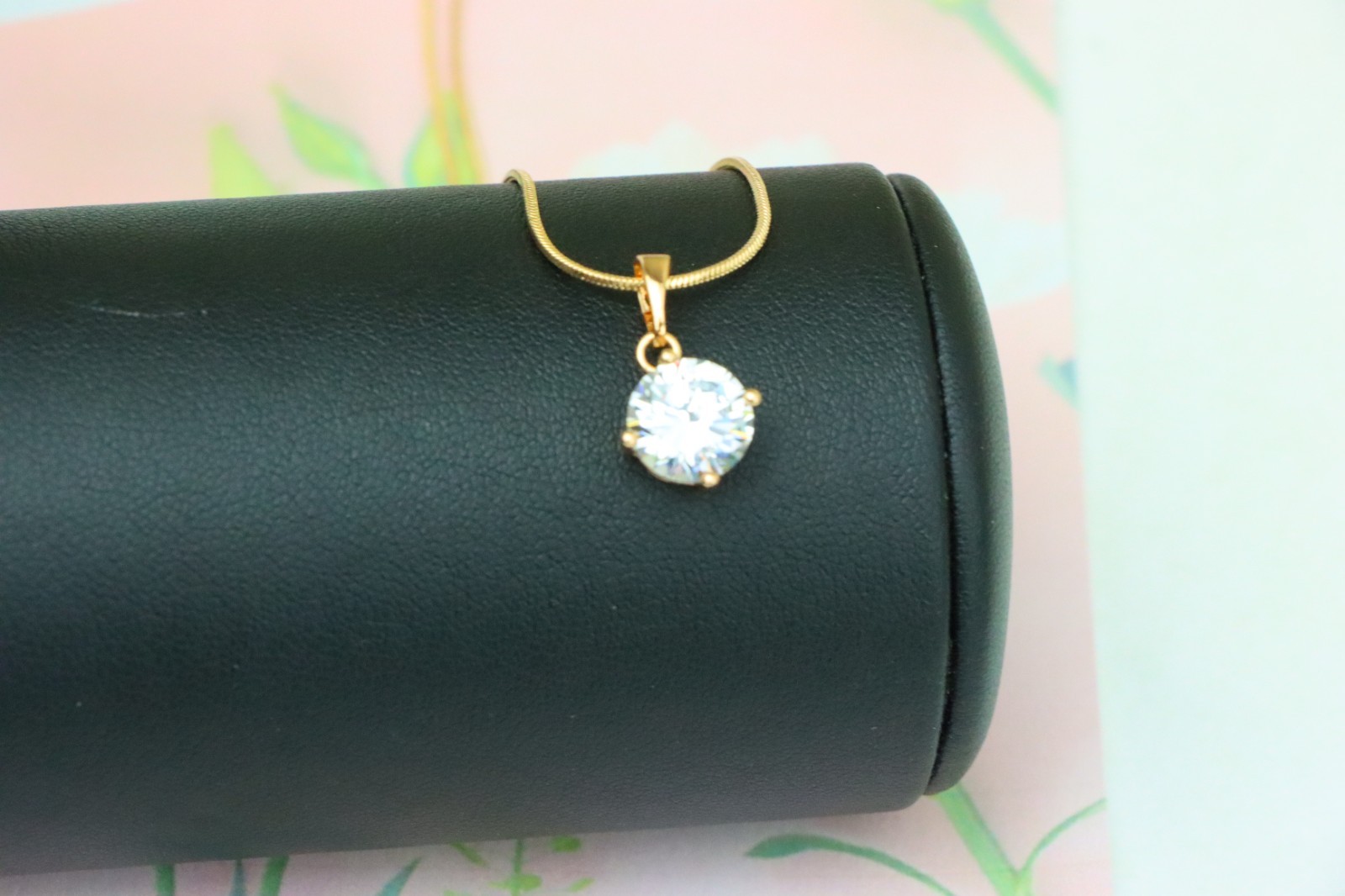 Elegant Round White Pendant in Gold Plated Brass for Women, XPPT1666