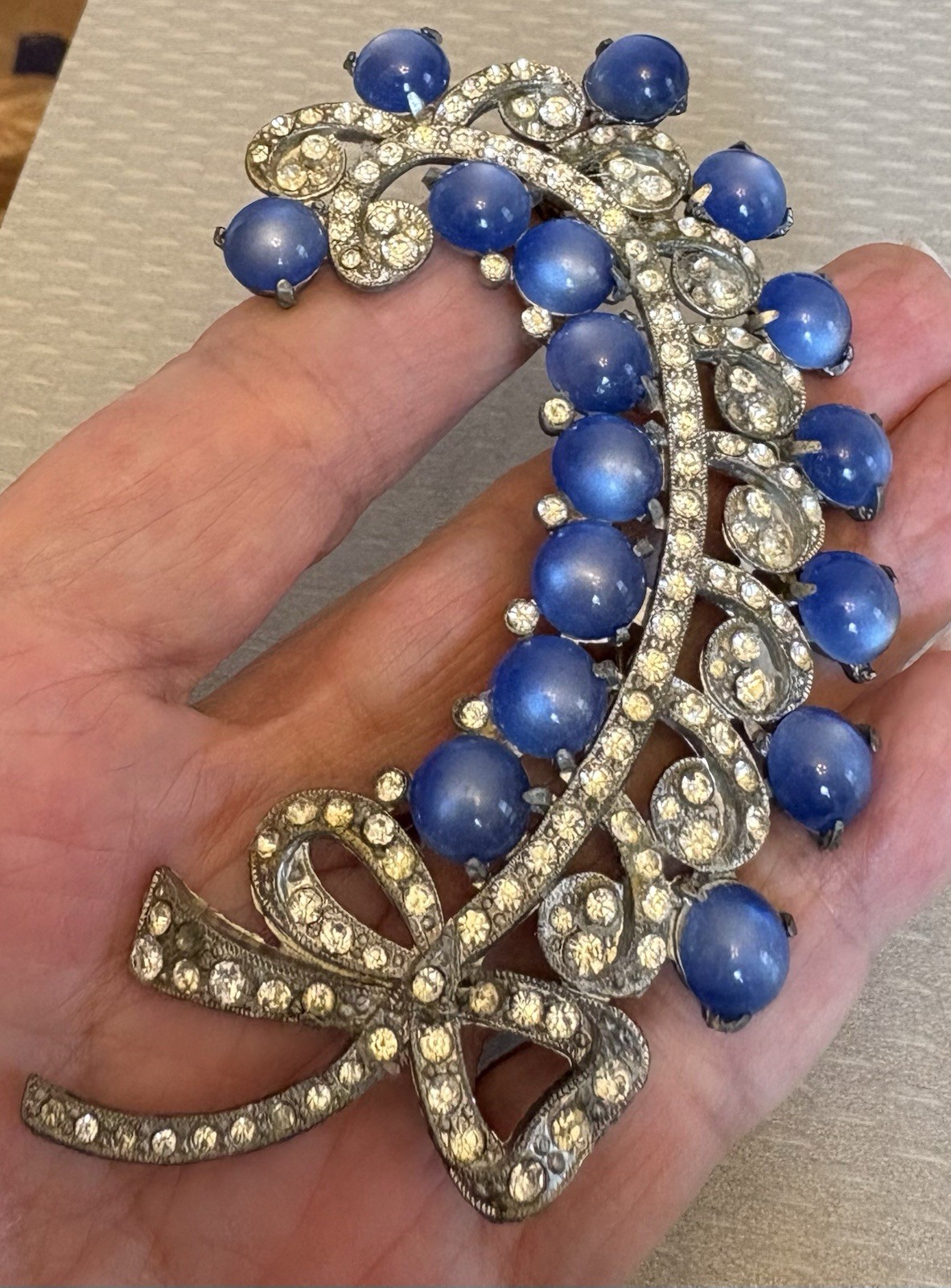 Retro 40s Vintage Brooch Blue Moonglow Lucite Cabs Rhinestone Feather Spray 4”