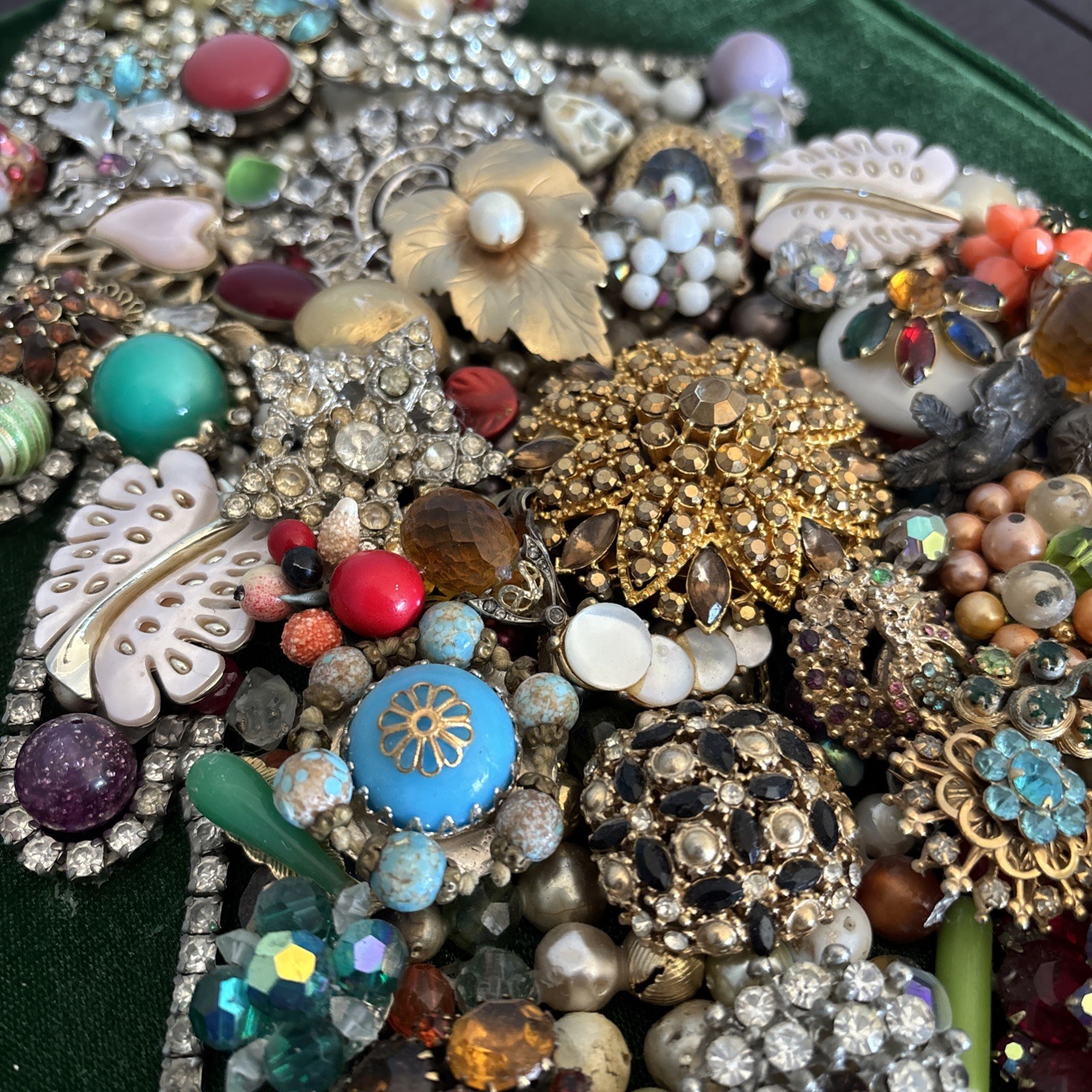 Vintage Jewelry Christmas Tree Brooches Earrings Colorful Green Velvet 9.75”x12”