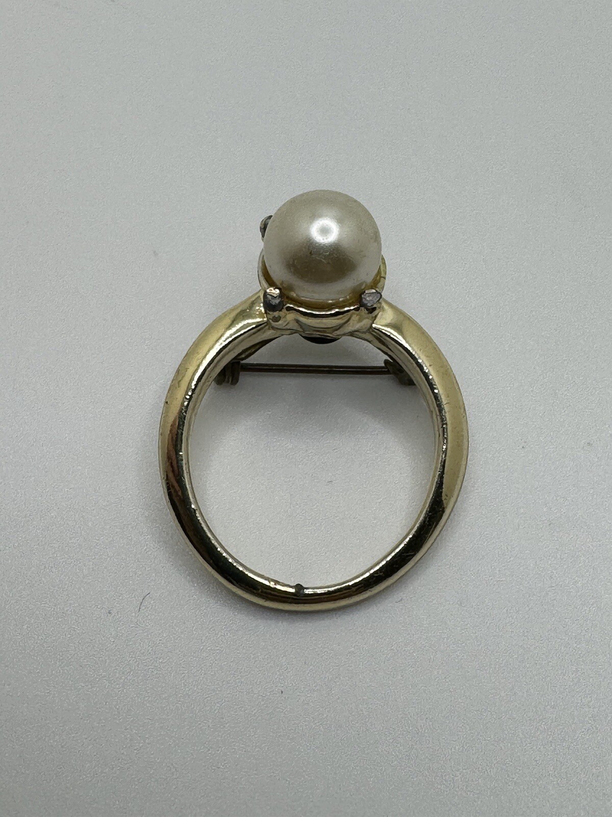 VINTAGE RING BROOCH PIN GOLD TONE FAUX PEARL RING