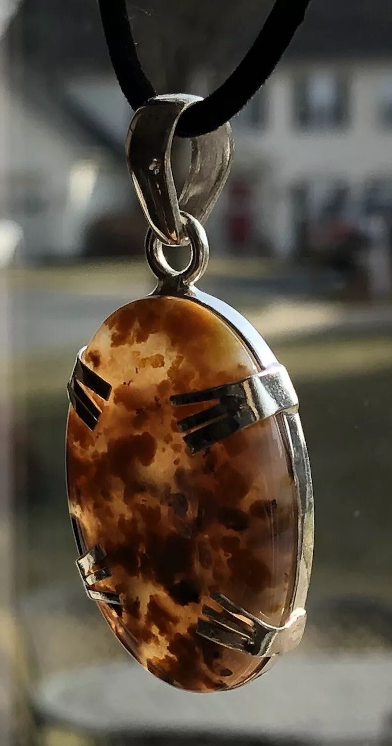 Oval Translucent Plume Agate Gemstone Pendant Open-back Claw Mount Necklace