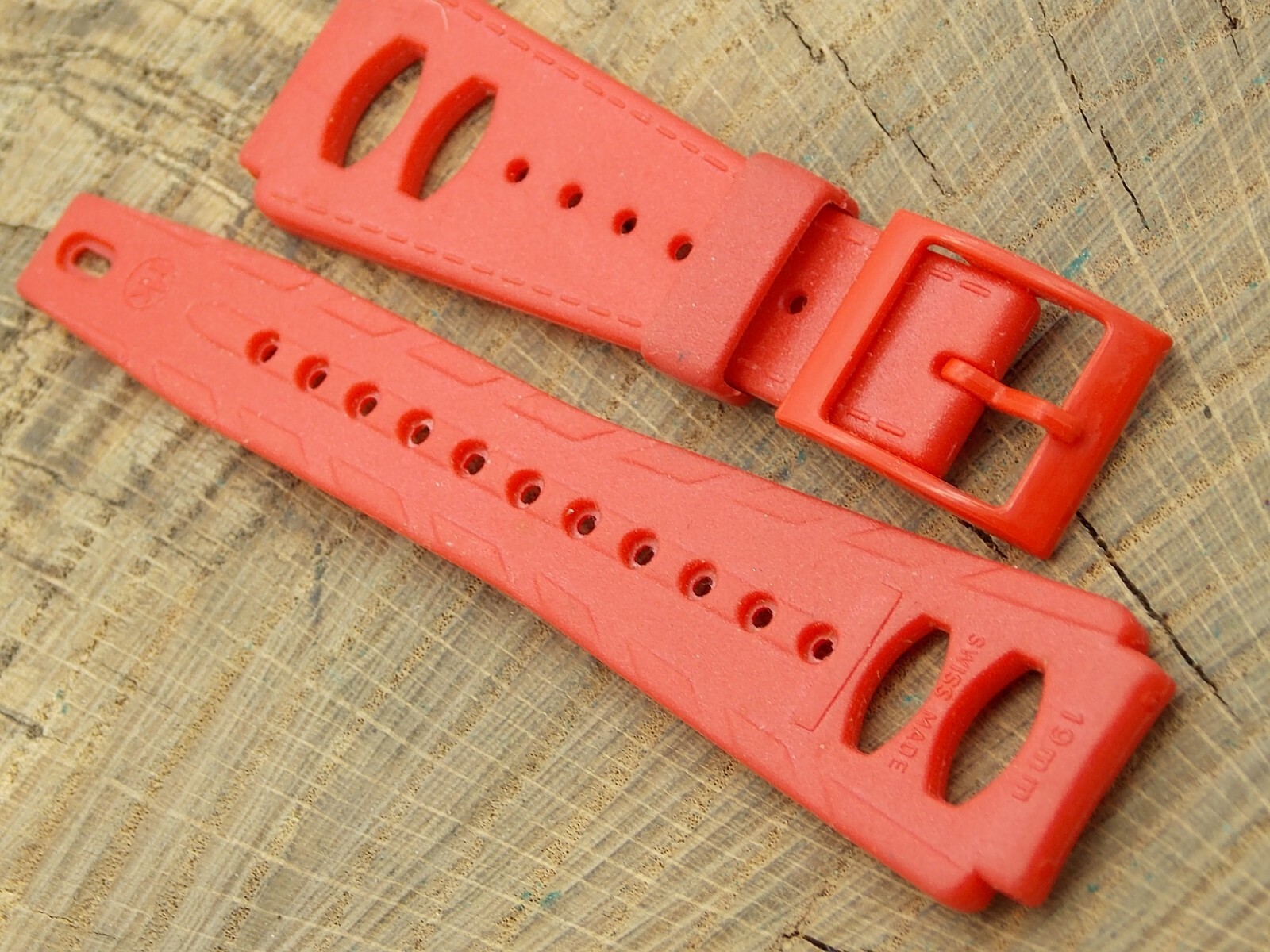 Vintage NOS Unused Red Rubber Watch Band w Red Buckle 19mm 3/4″ Mens Swiss Made