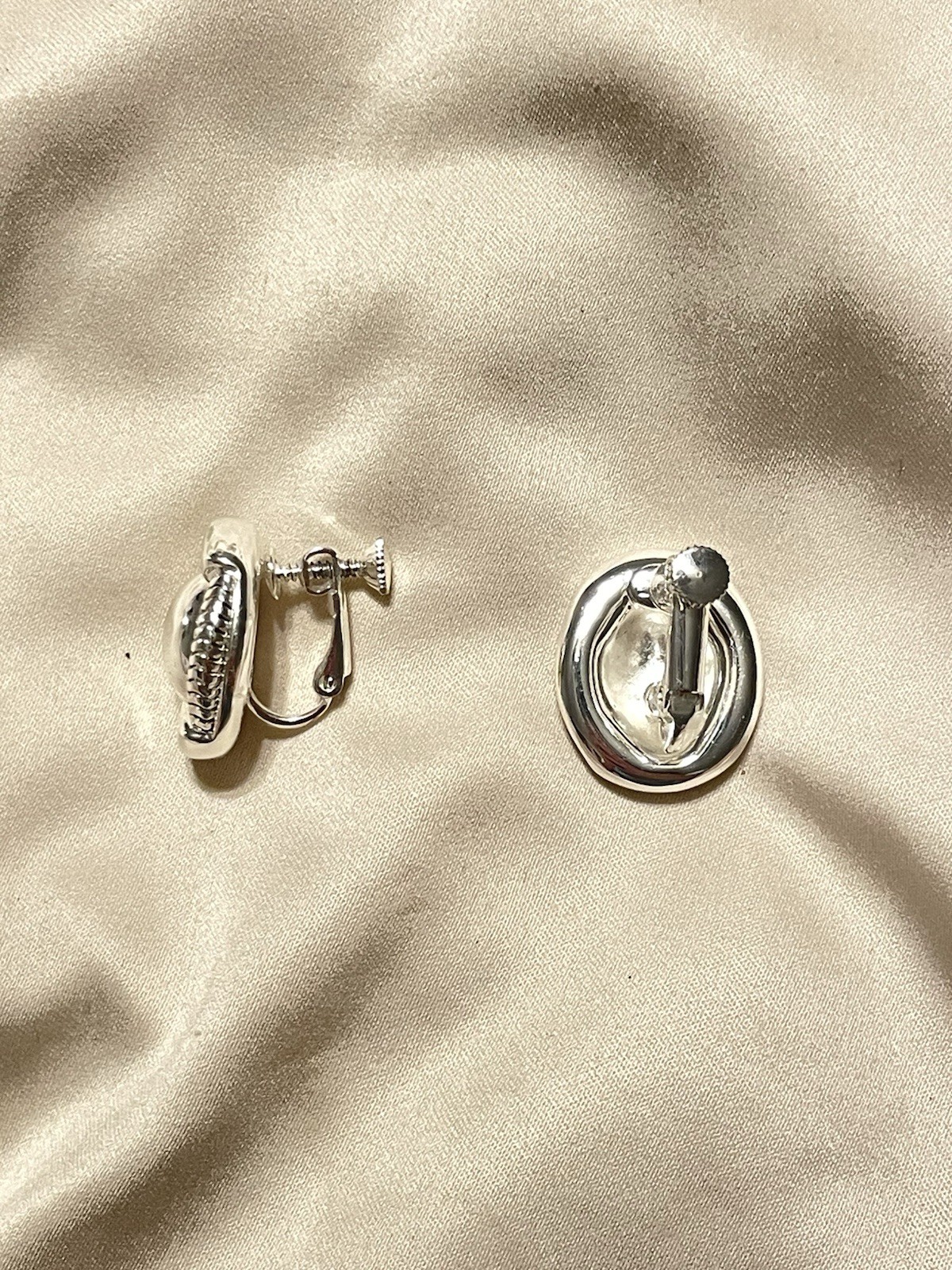 Silver Tone Textured Patterned Oval Metal Screw Back Clip-On Earrings
