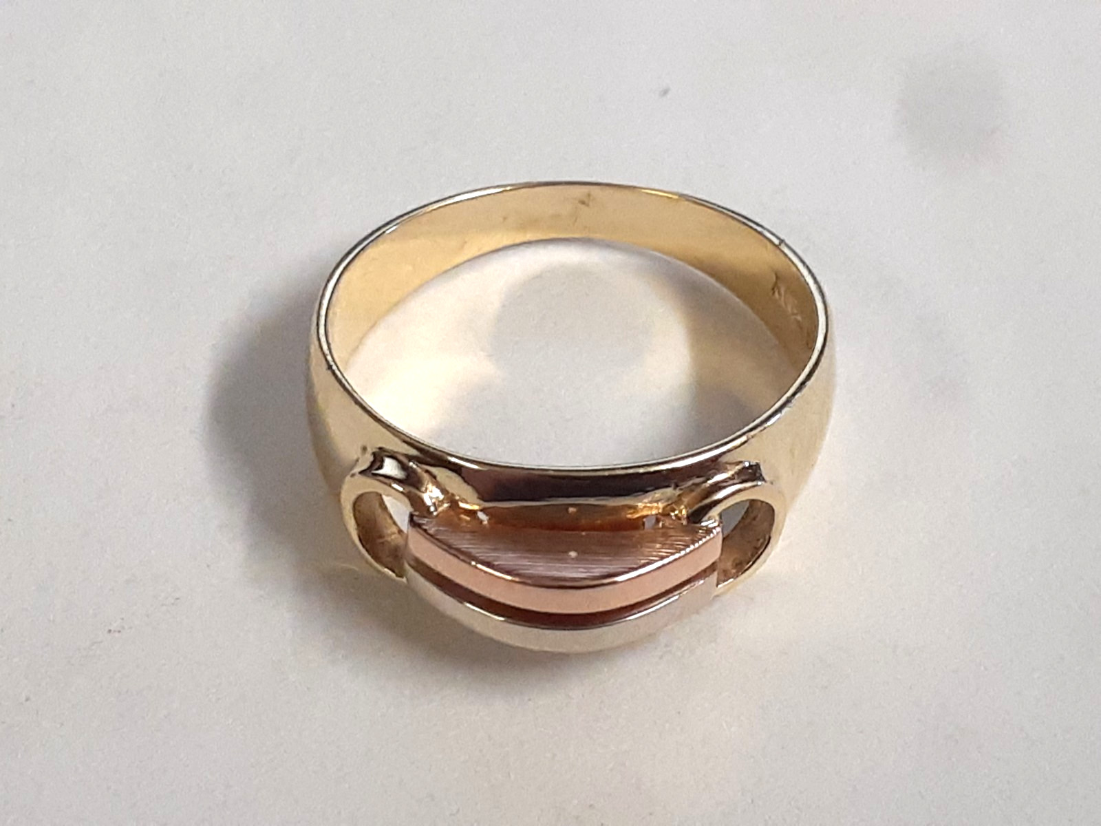 (RI4) 14k Three-Tone Gold Ring (3.2 Grams) Size 5.5