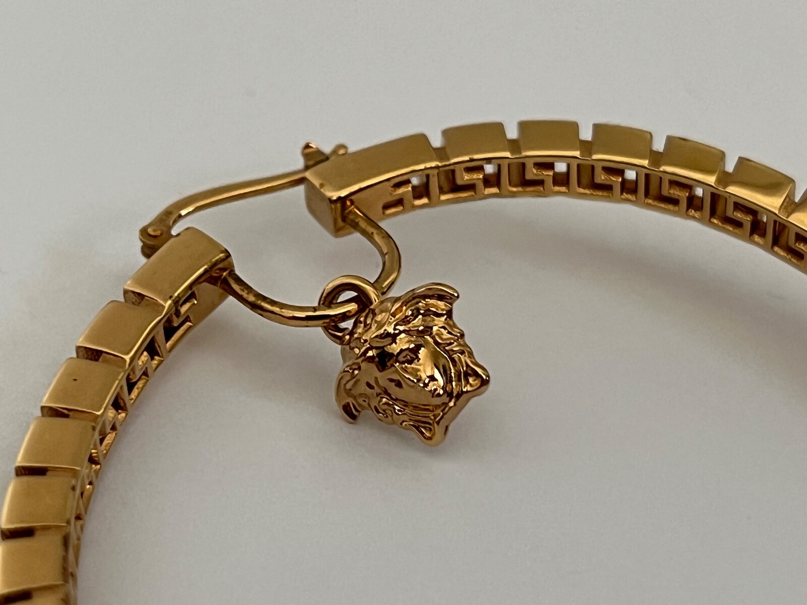 NIB Versace Medusa Logo Charm Greca Greek Key Gold Large Curved Hoop Earrings