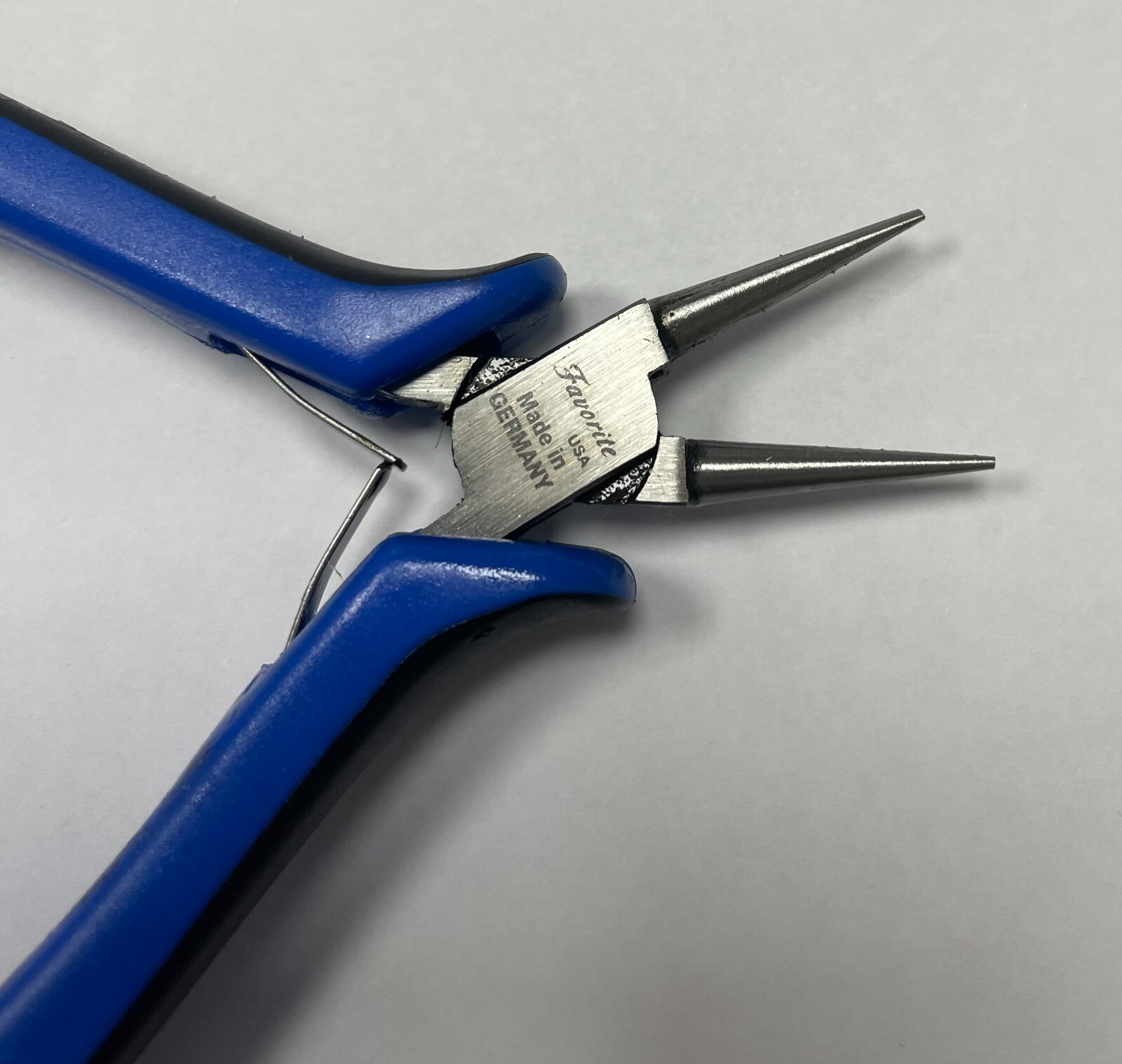 FavoriteUSA ERGONOMIC ROUND NOSE PLIER SMOOTH JAWS 4-1/2″ BOX JOINT COMFORT GRIP