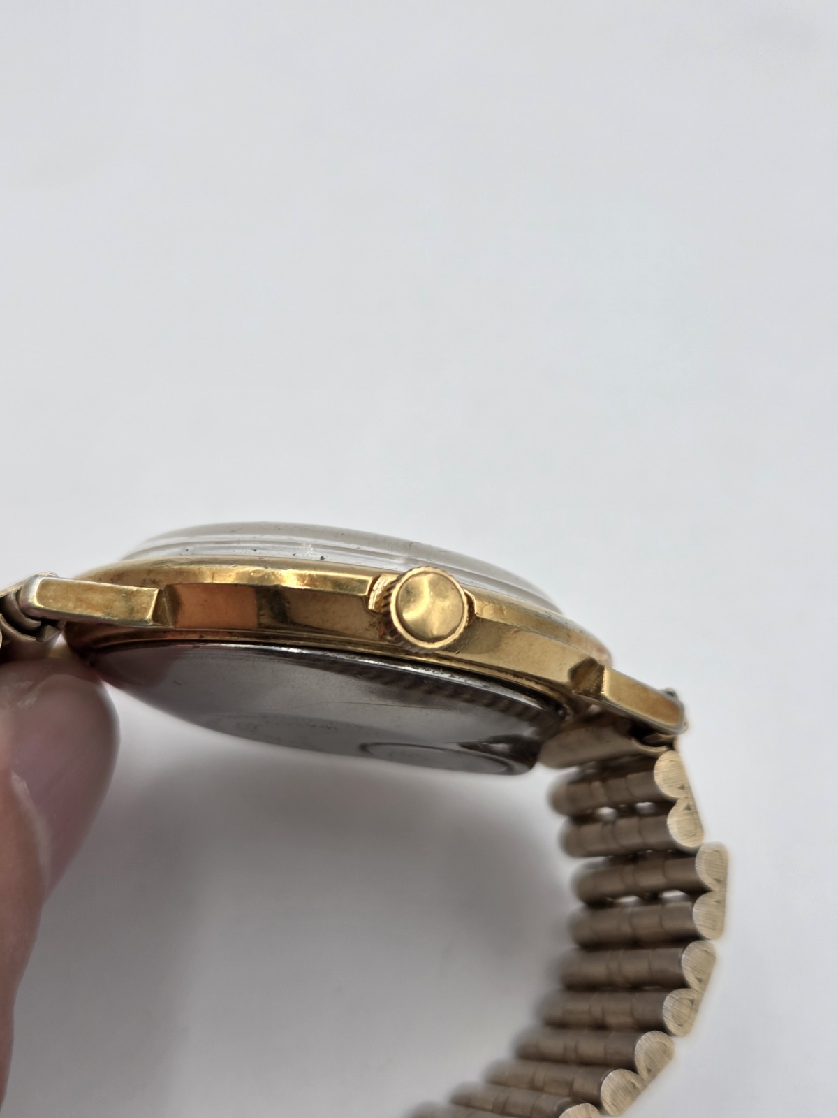 VINTAGE RUNNING TIMEX ELECTRIC DYNABEAT 36mm WATCH GOLD TONE BRUSHED SILVER DIAL