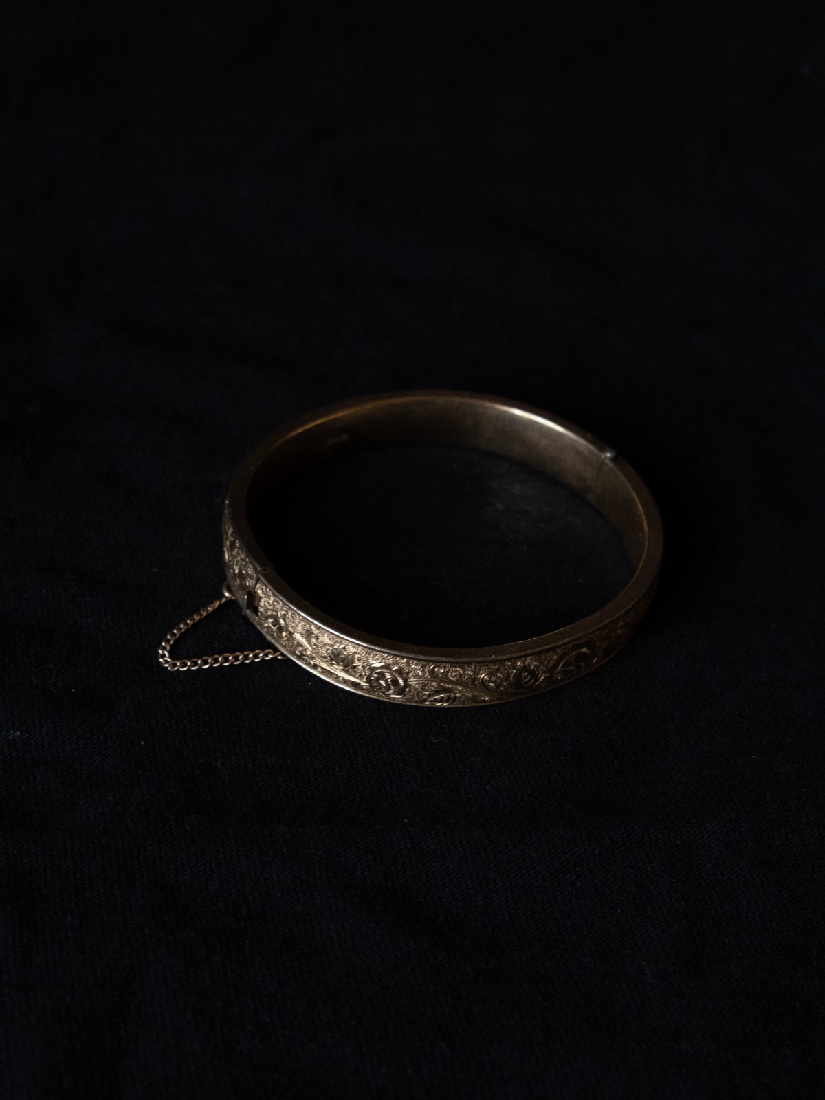 Vintage Winard 12k Gold Floral Etched Hinged Bangle Bracelet