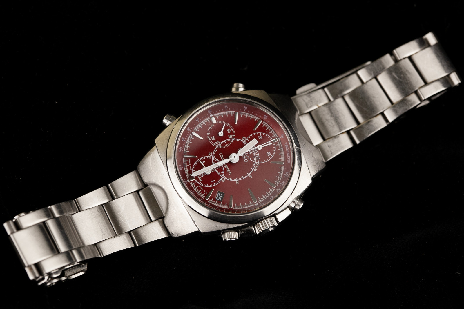 SEIKO SUS 7T32-9000 Chronograph – Desirable Red Dial