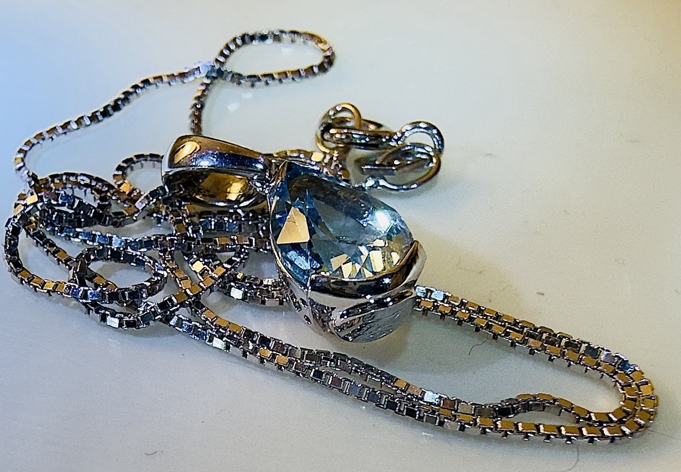 18K White Gold Le Gi Pear Cut Swiss Blue Topaz Pendant On 15.5” Box Chain 4.3g
