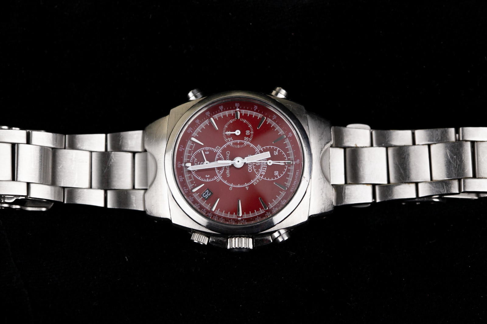 SEIKO SUS 7T32-9000 Chronograph – Desirable Red Dial