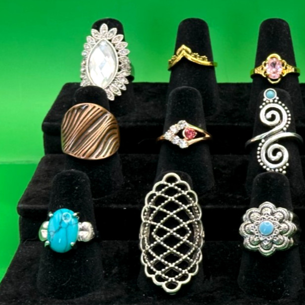 Lot 18 Fashion Rings Including 1 Premier Design Copper Tone Sizes 6 to 6.5 R-34