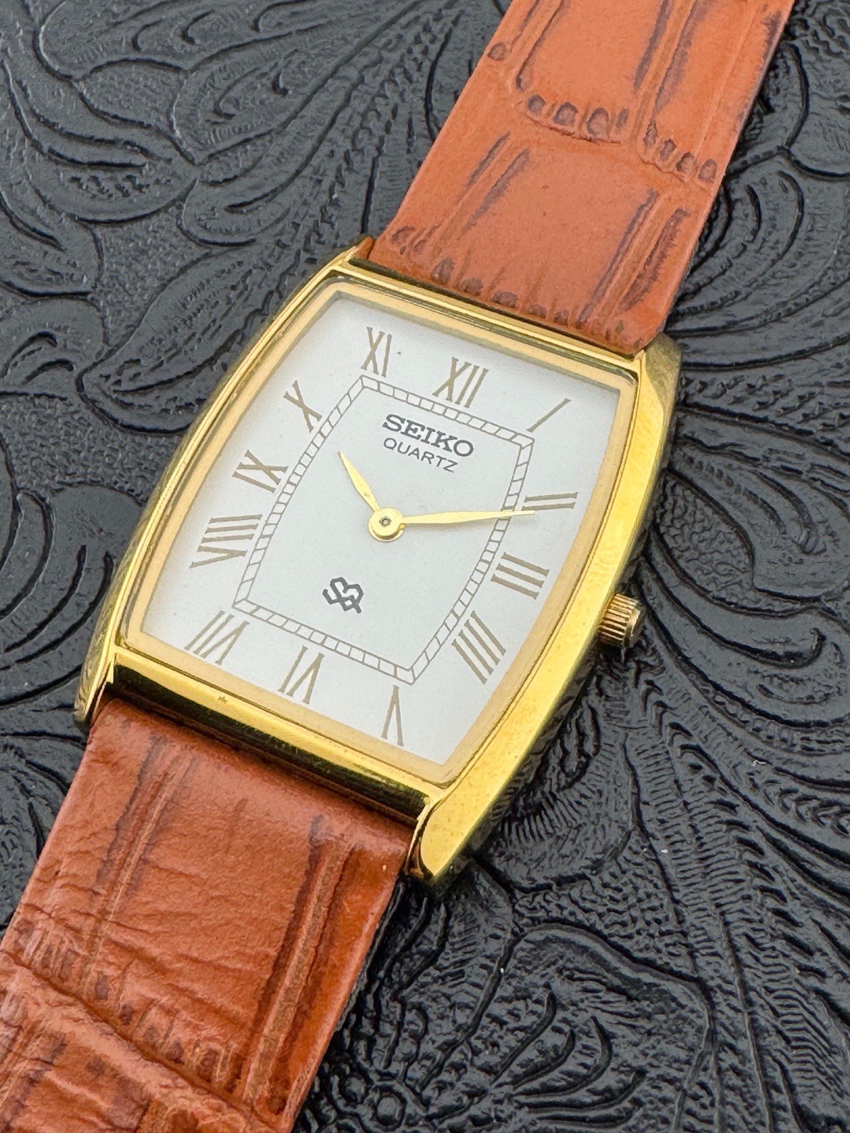 WHITE DIAL Vintage Seiko Slim Tonneau Tank Men’s Wrist Watch