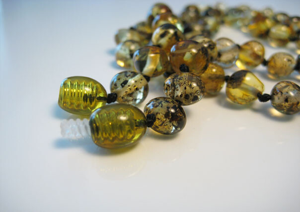 Genuine Green Elegant Baltic Amber Necklace 20 in 51 cm !!!